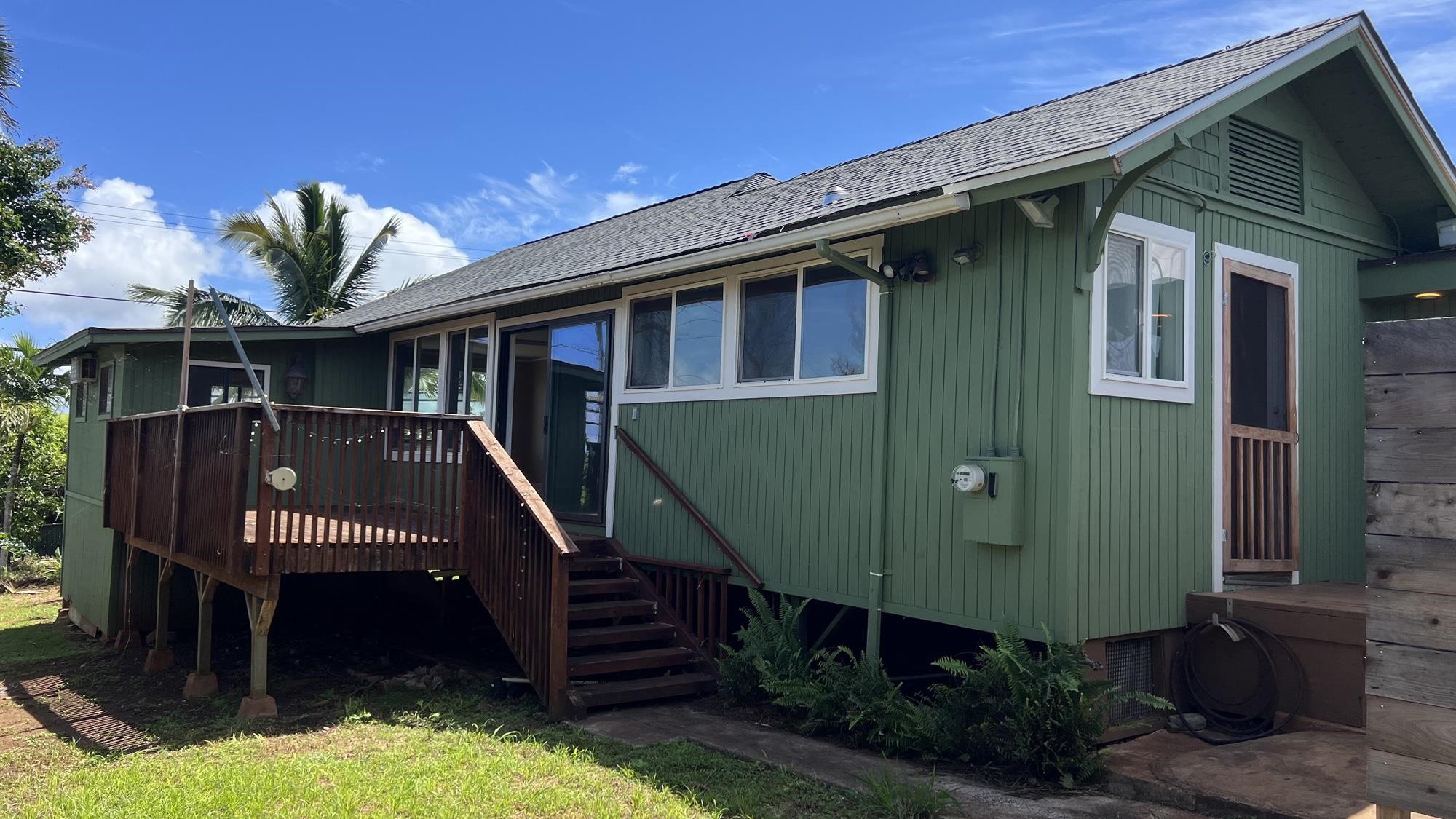 579 Kuanana St Property Photo 23