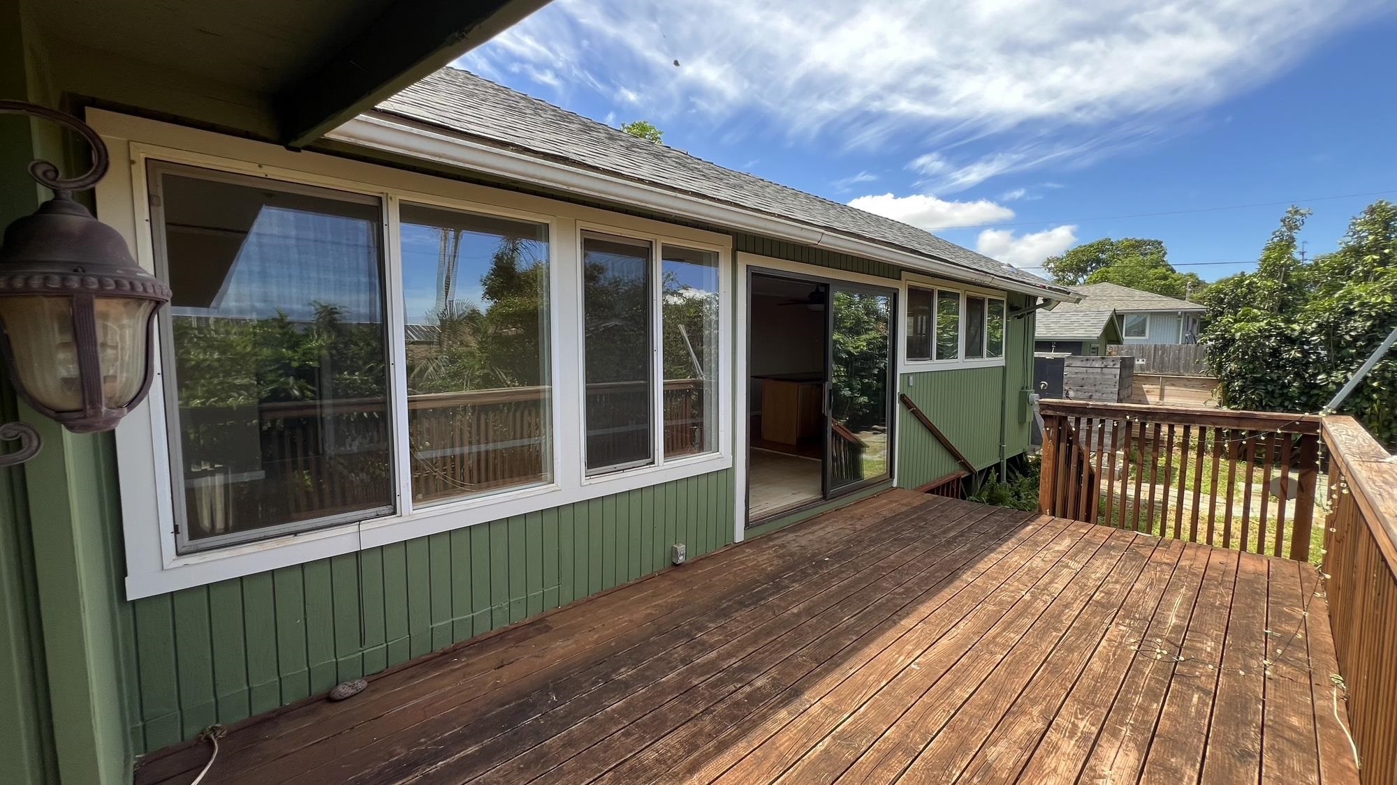 579 Kuanana St Property Photo 24