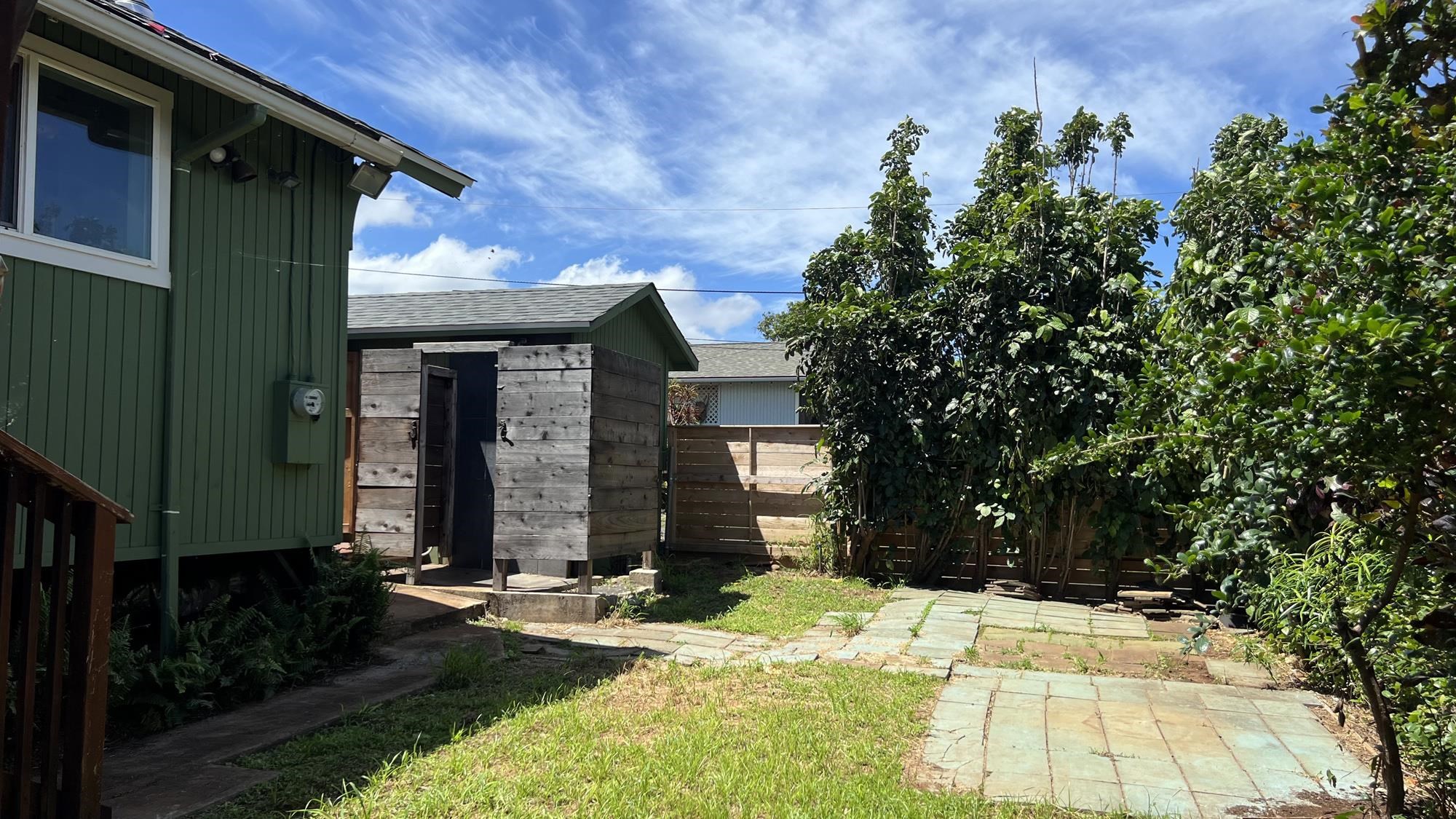 579 Kuanana St Property Photo 27