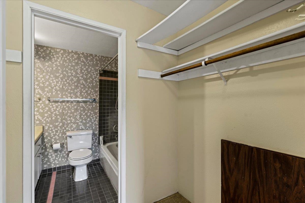 2180 Vineyard St Property Photo 9