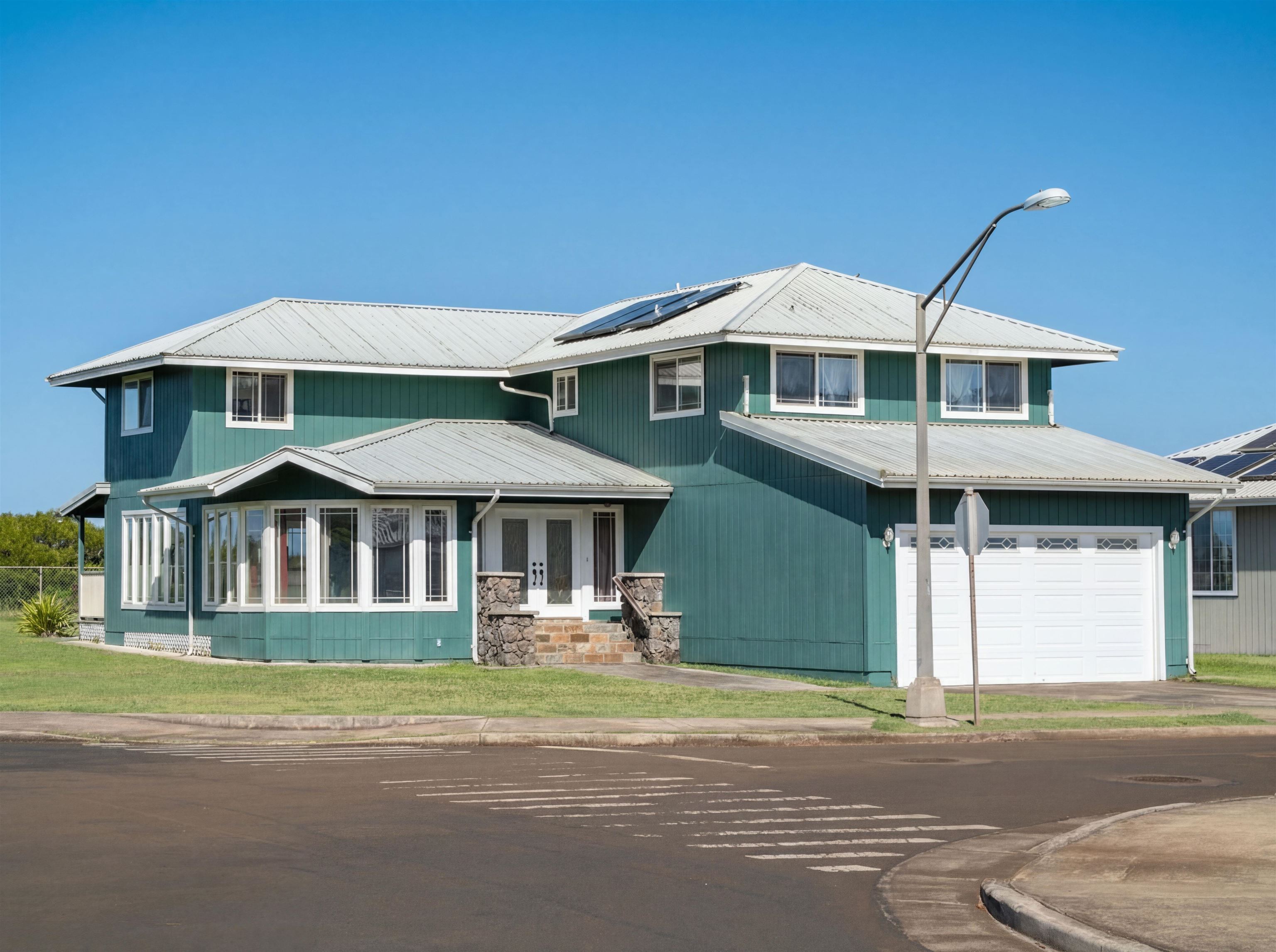476 Kamoku Pl Property Photo 2