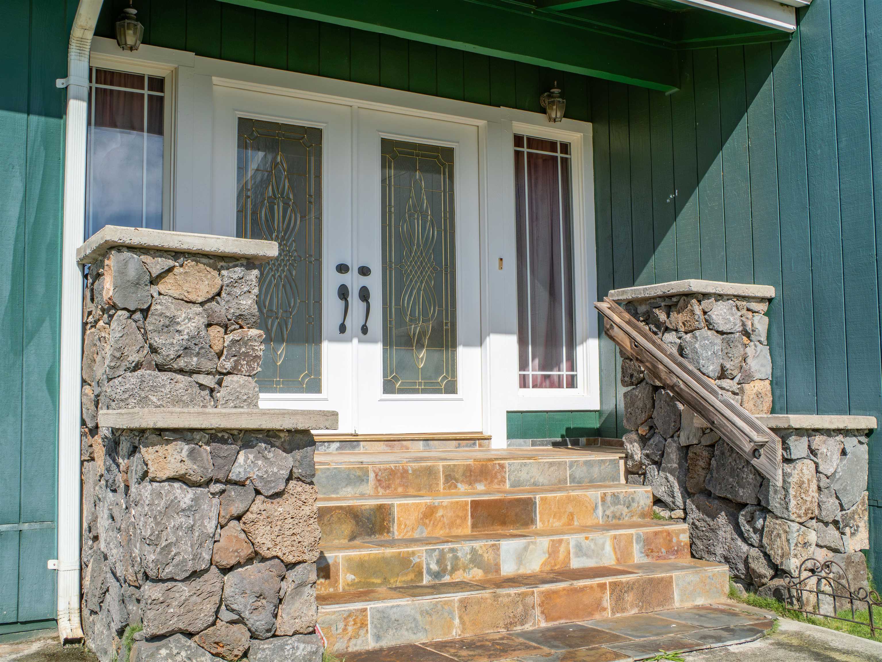 476 Kamoku Pl Property Photo 3