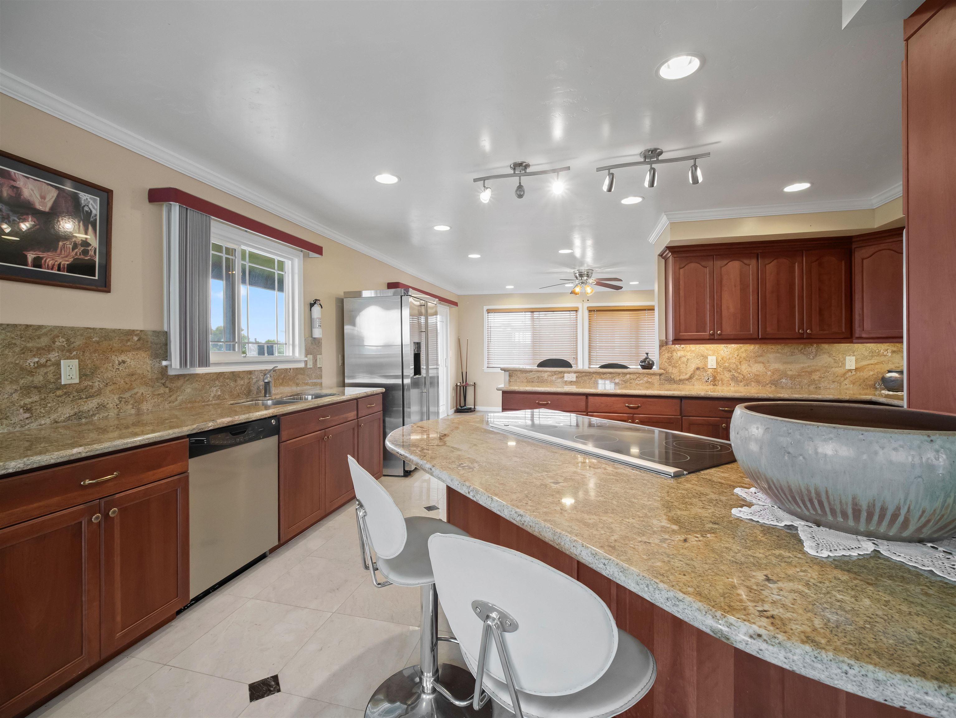476 Kamoku Pl Property Photo 6