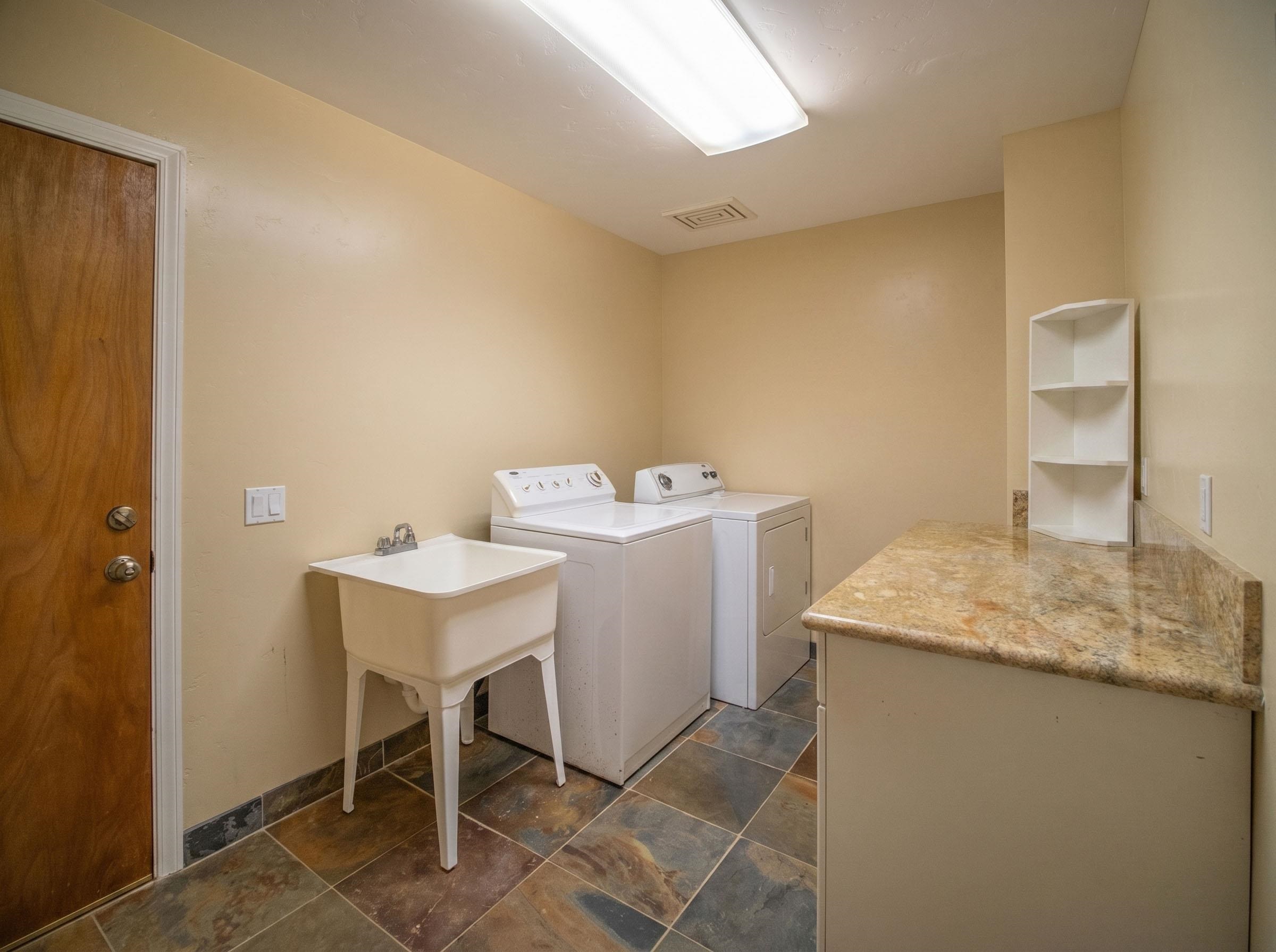 476 Kamoku Pl Property Photo 26