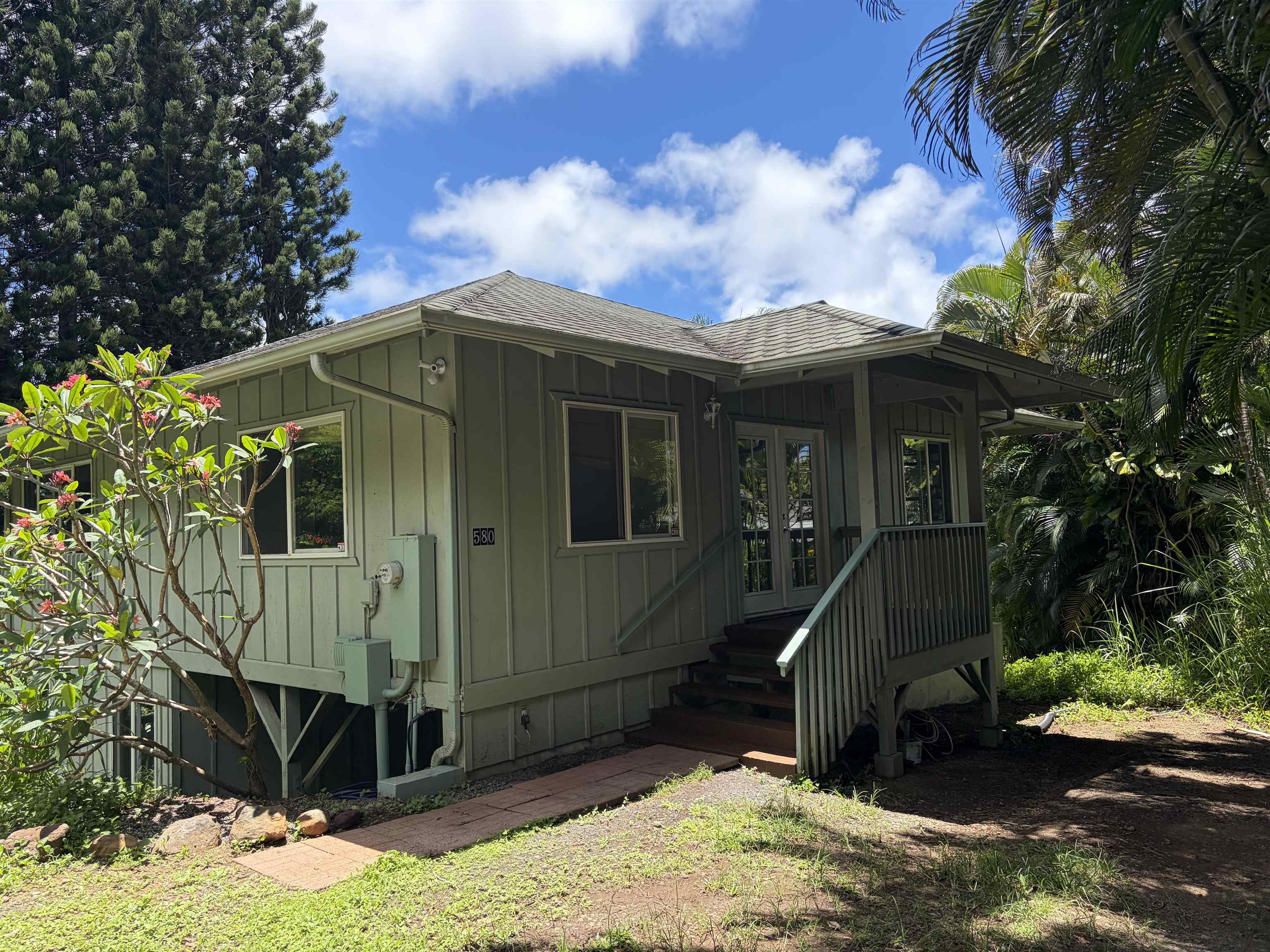 580 W Kuiaha Rd Property Photo 1