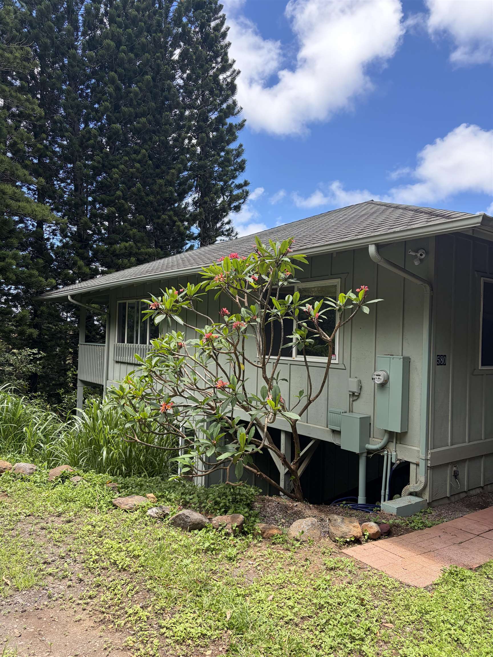 580 W Kuiaha Rd Property Photo 2