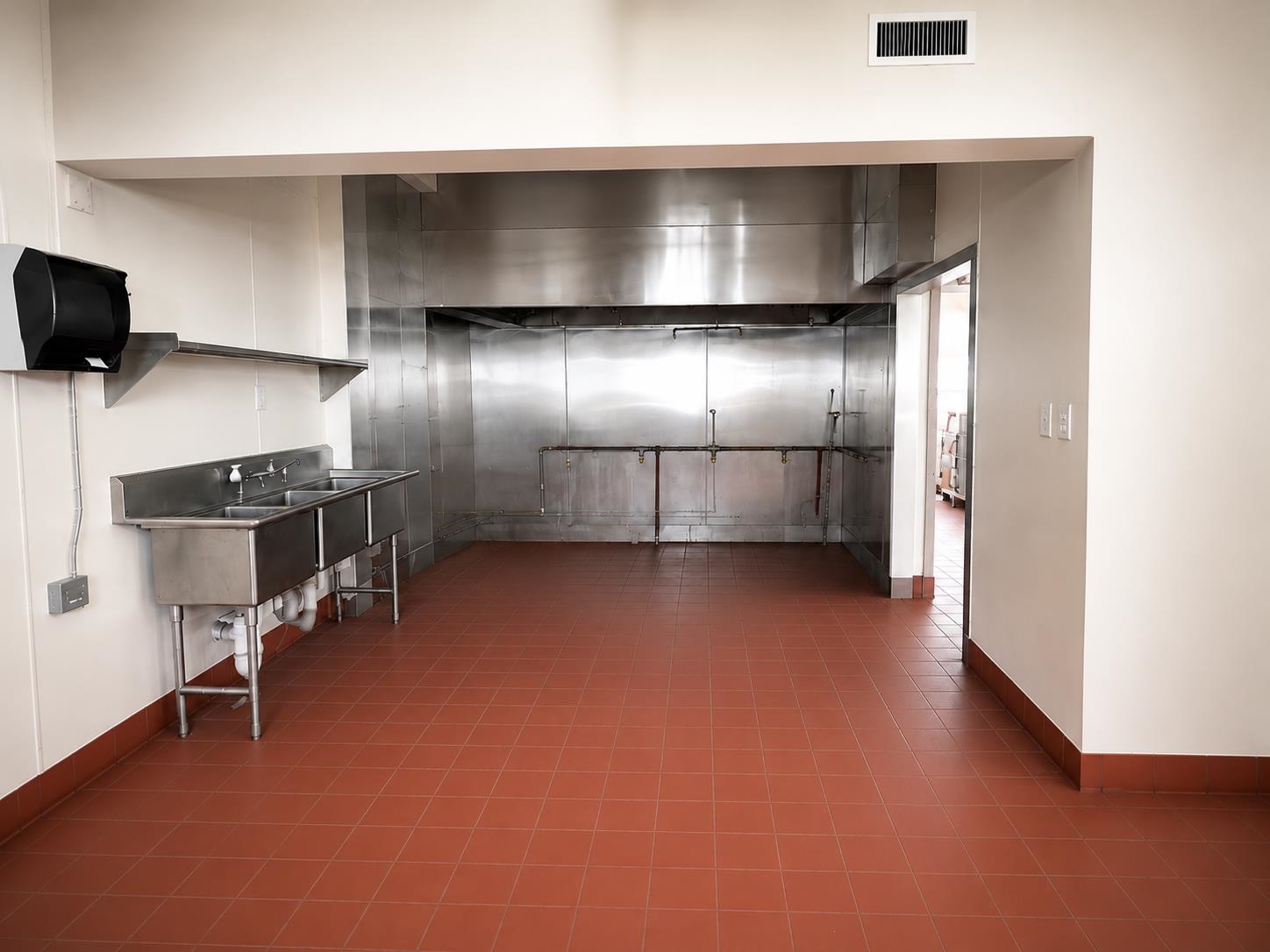 318 N Market St Property Photo 4