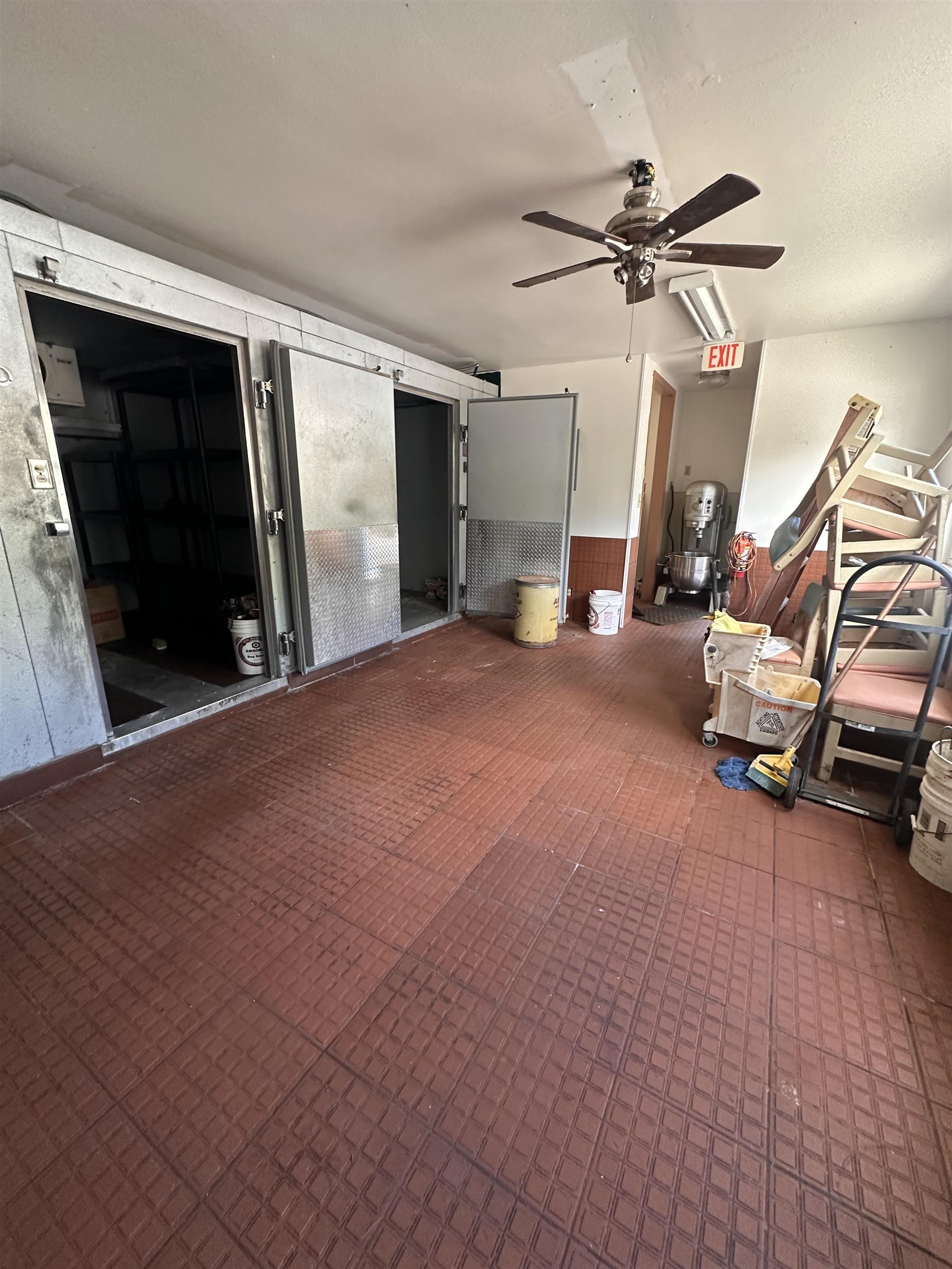 318 N Market St Property Photo 17