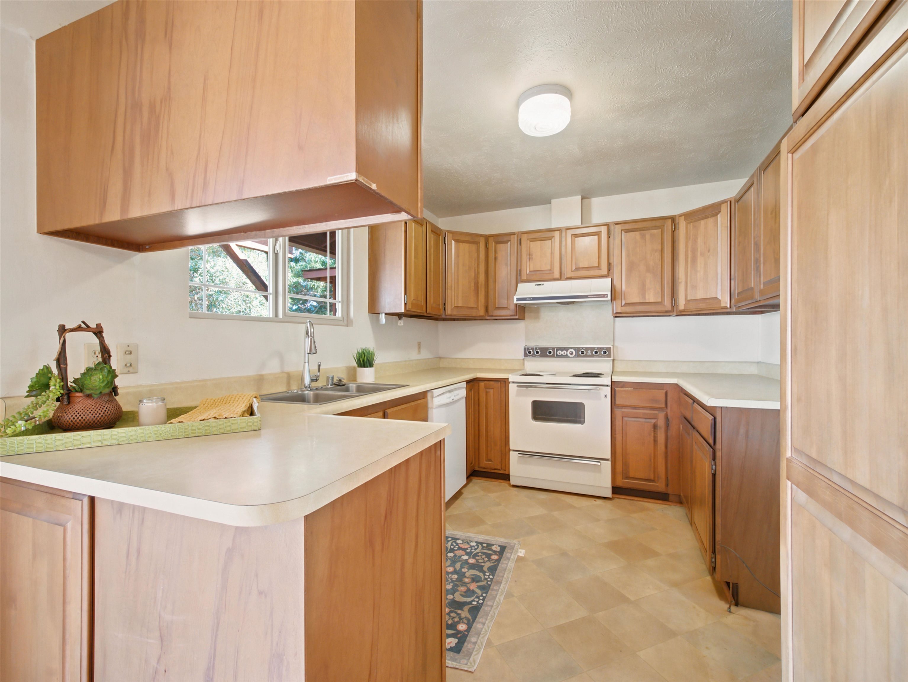 217 Awa Pl Property Photo 4