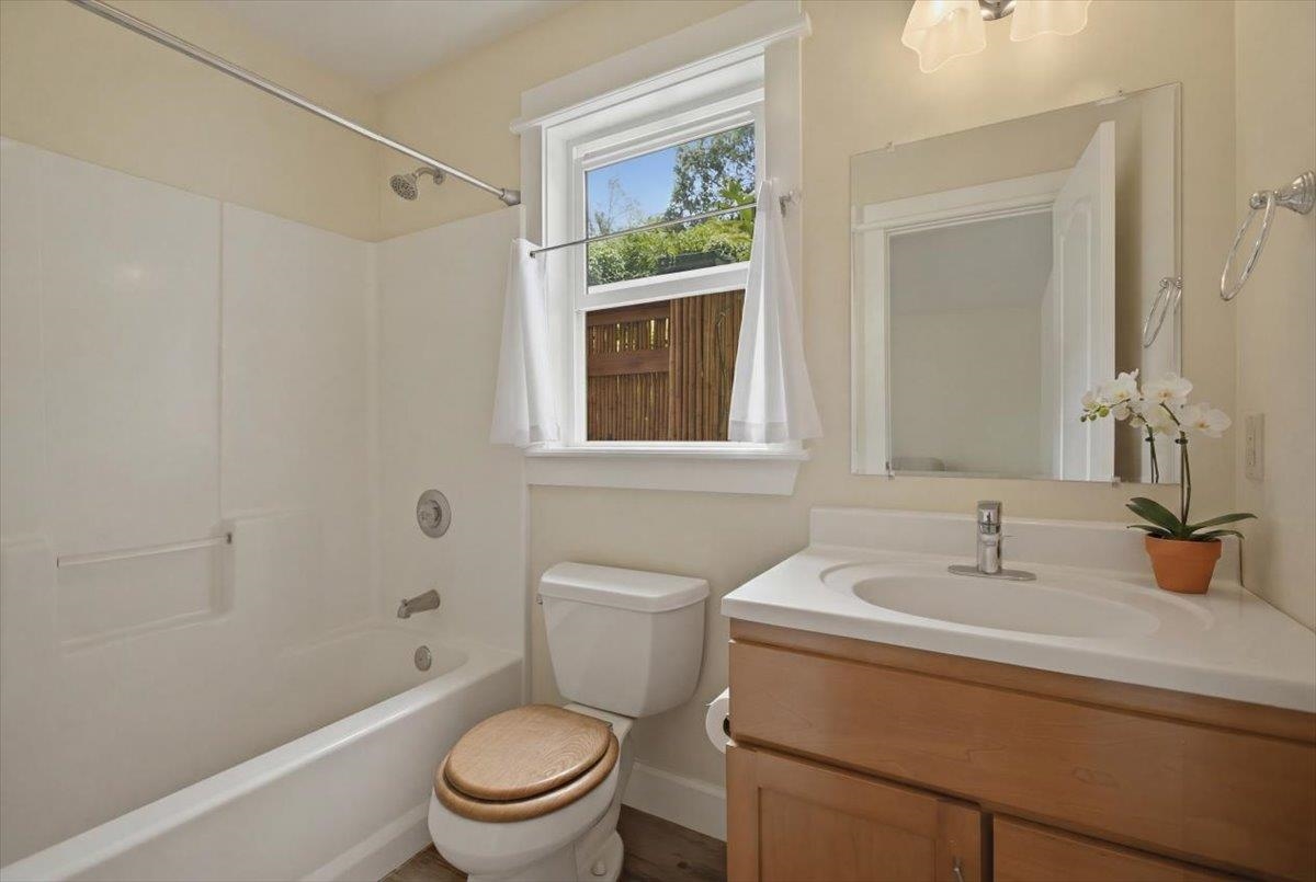 140 River Rd Property Photo 28