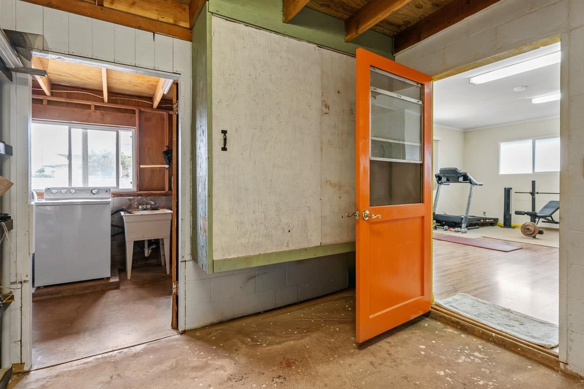 396 Kahiki St Property Photo 45