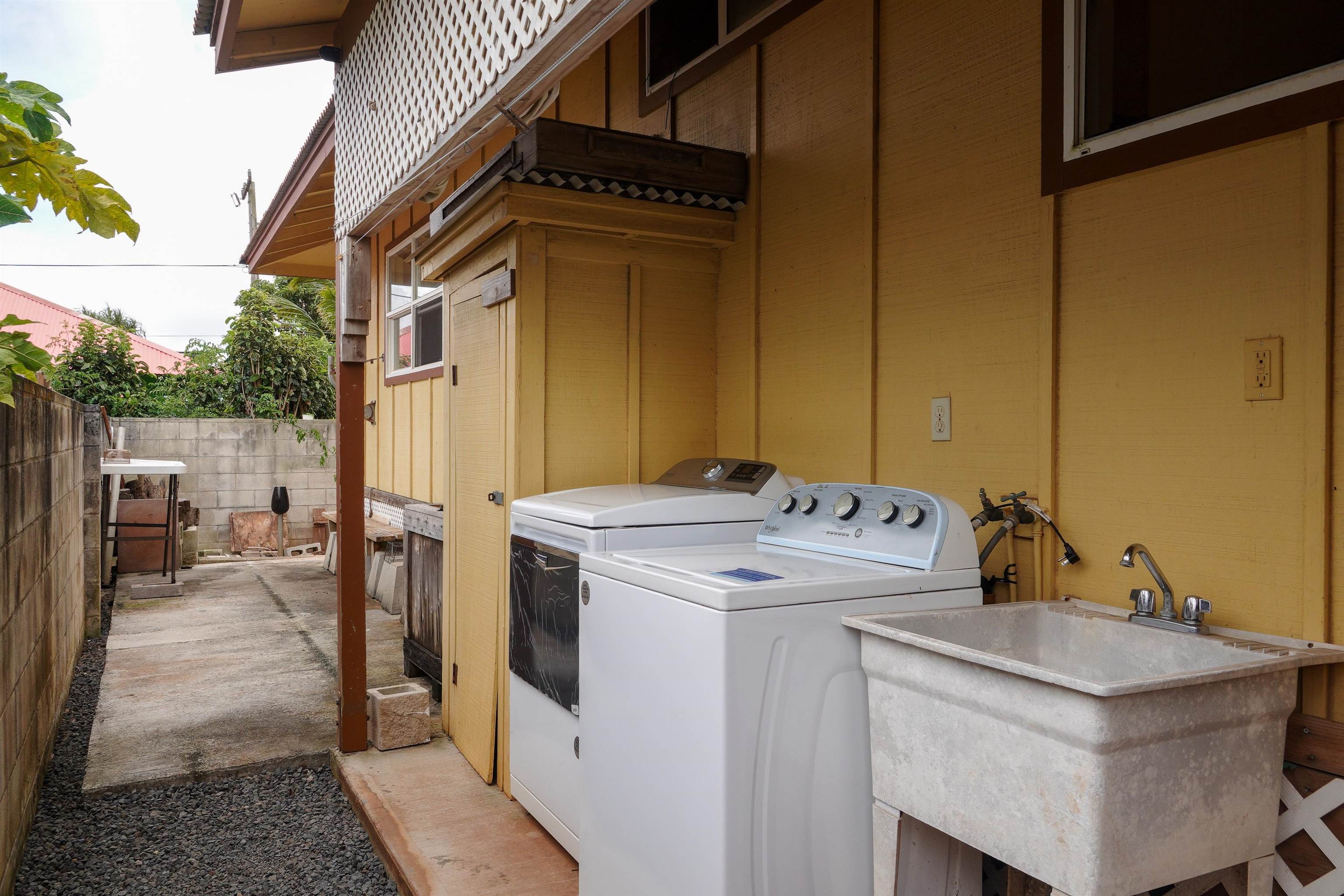 325 Gay St Property Photo 15