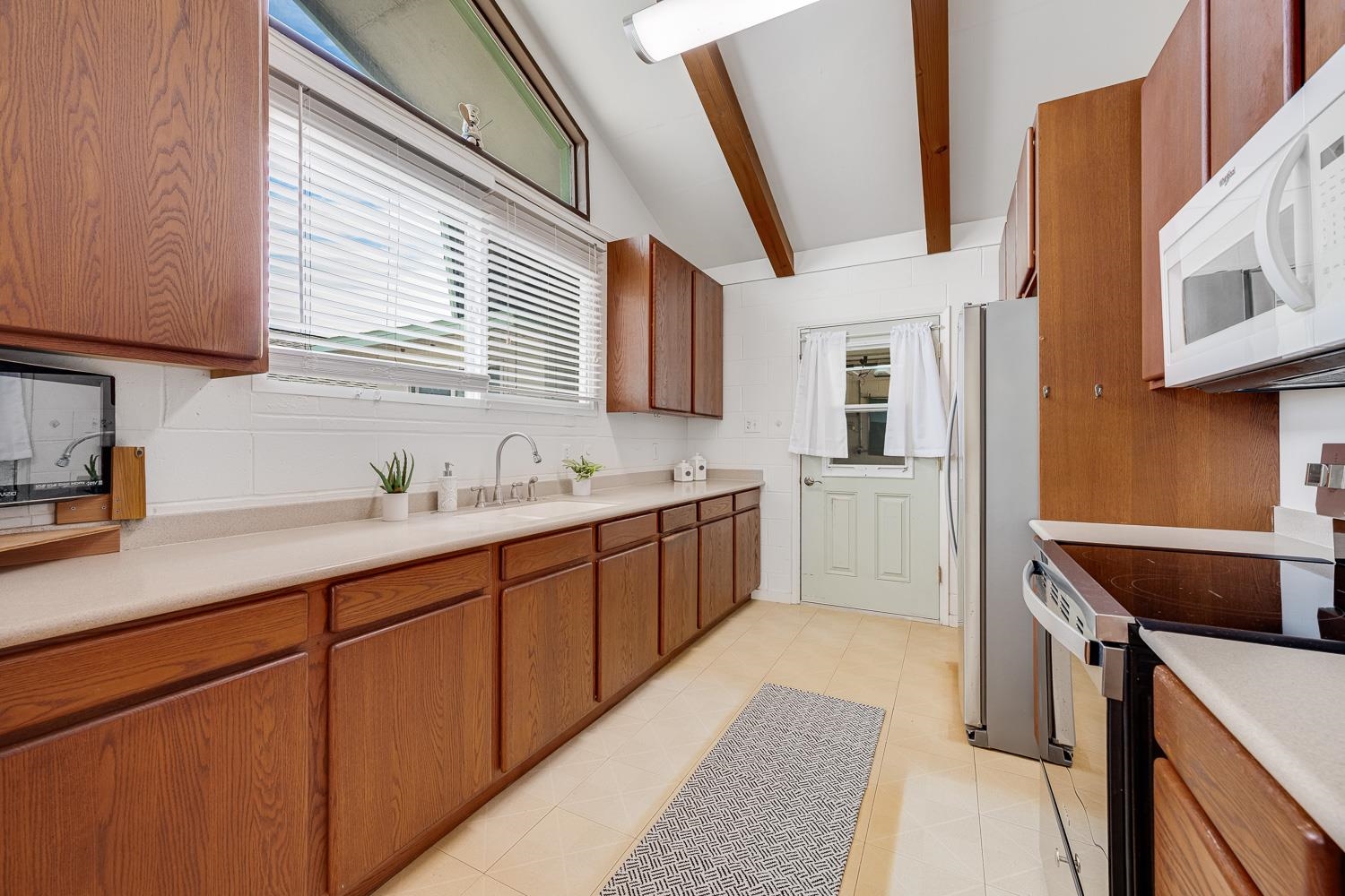 978 Lekeona Loop Property Photo 3