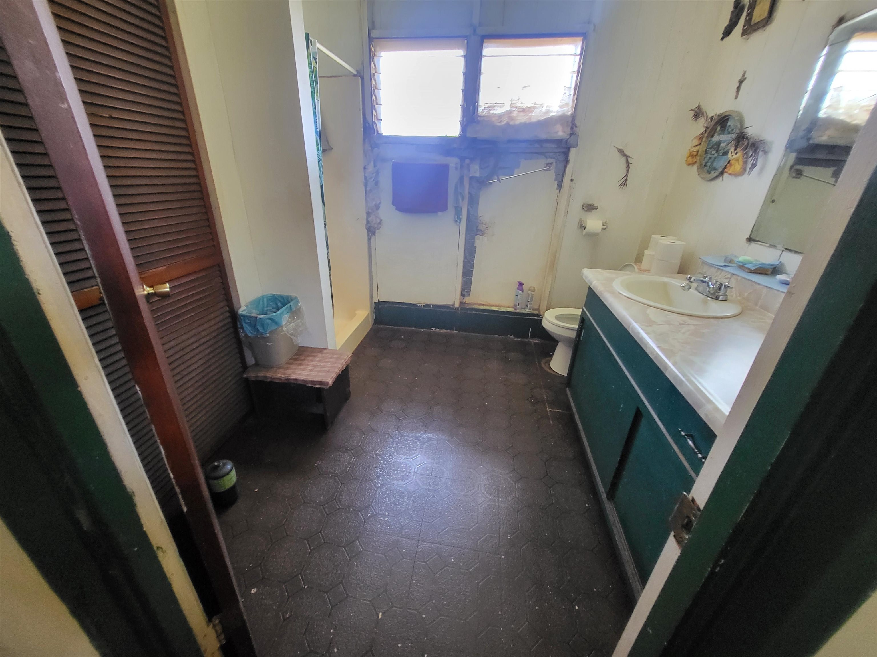 345 Baldwin Ave Property Photo 8