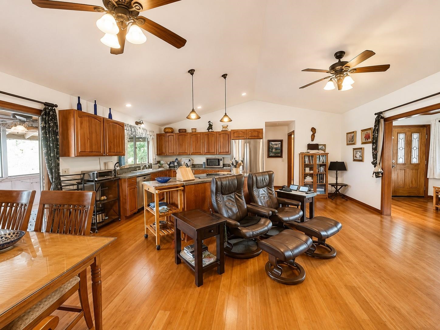 1633 Farrington Ave Property Photo 10