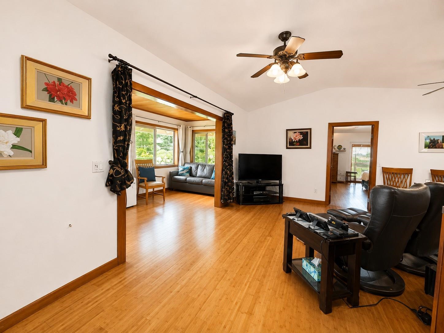 1633 Farrington Ave Property Photo 11