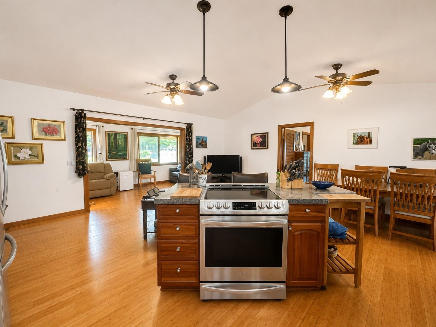 1633 Farrington Ave Property Photo 13