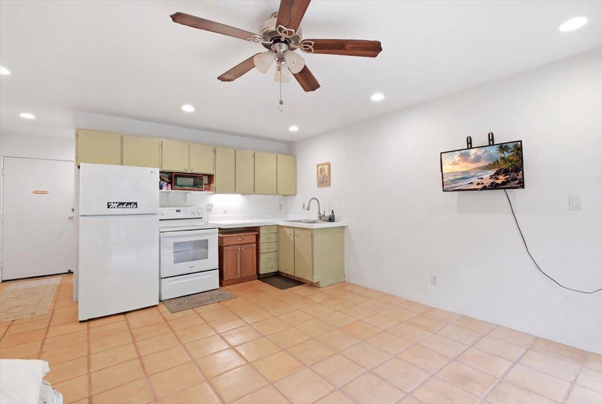 2140 Awihi Pl Property Photo 3
