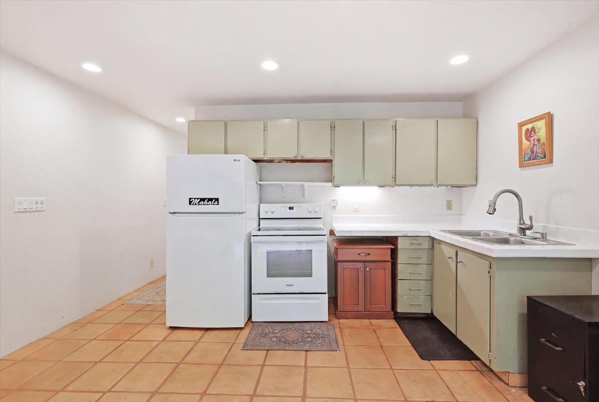 2140 Awihi Pl Property Photo 11