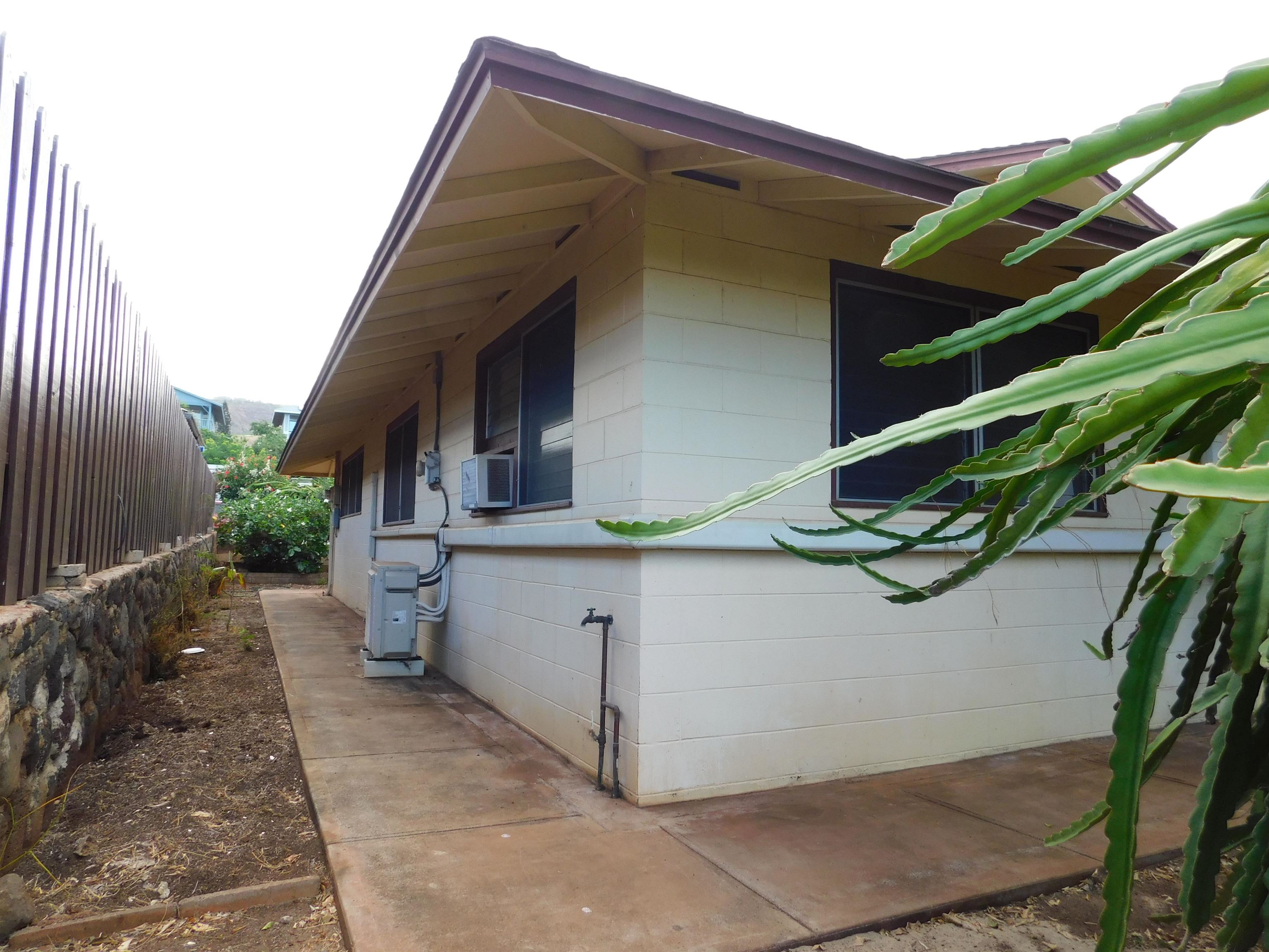 907 N Laalo Pl Property Photo 3