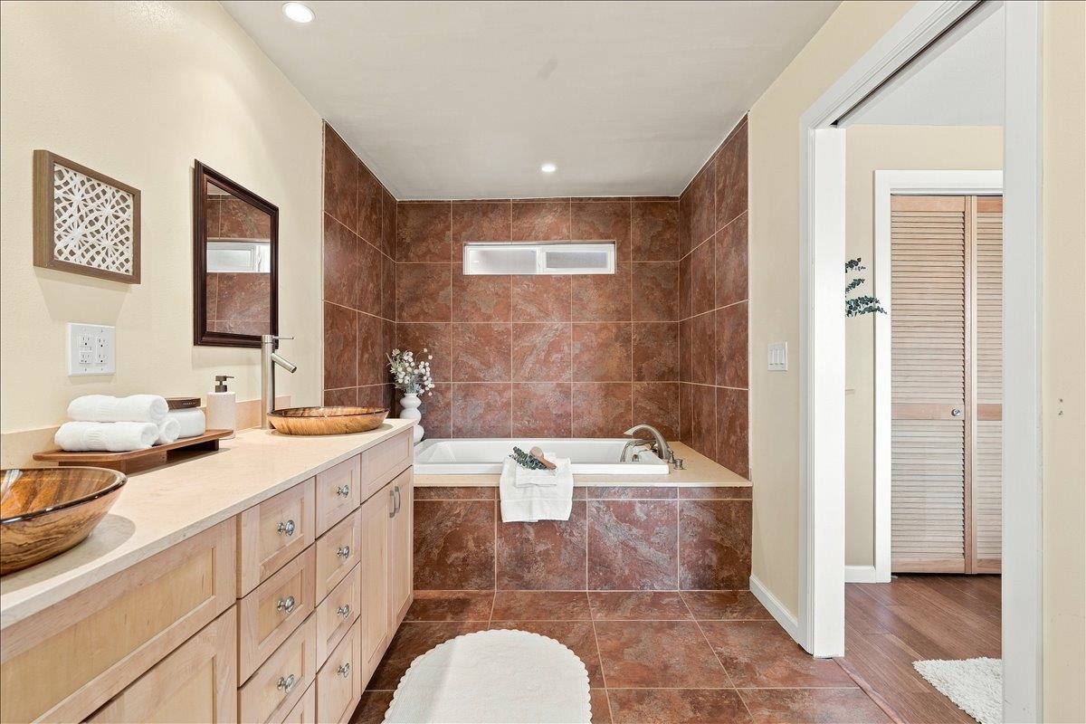 650 Kailana St Property Photo 9