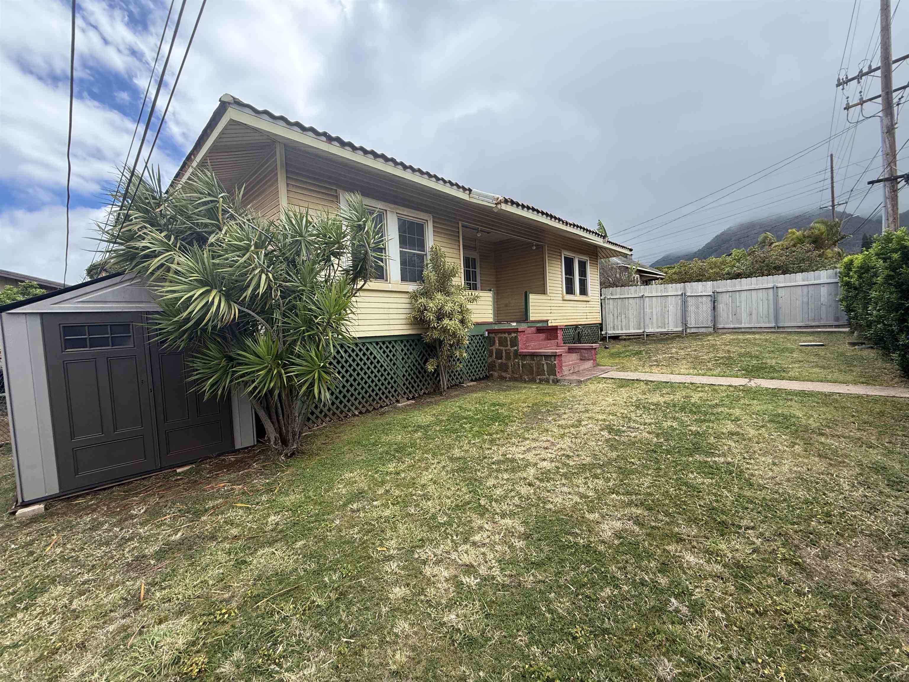 65 W Waiko Rd Property Photo 1