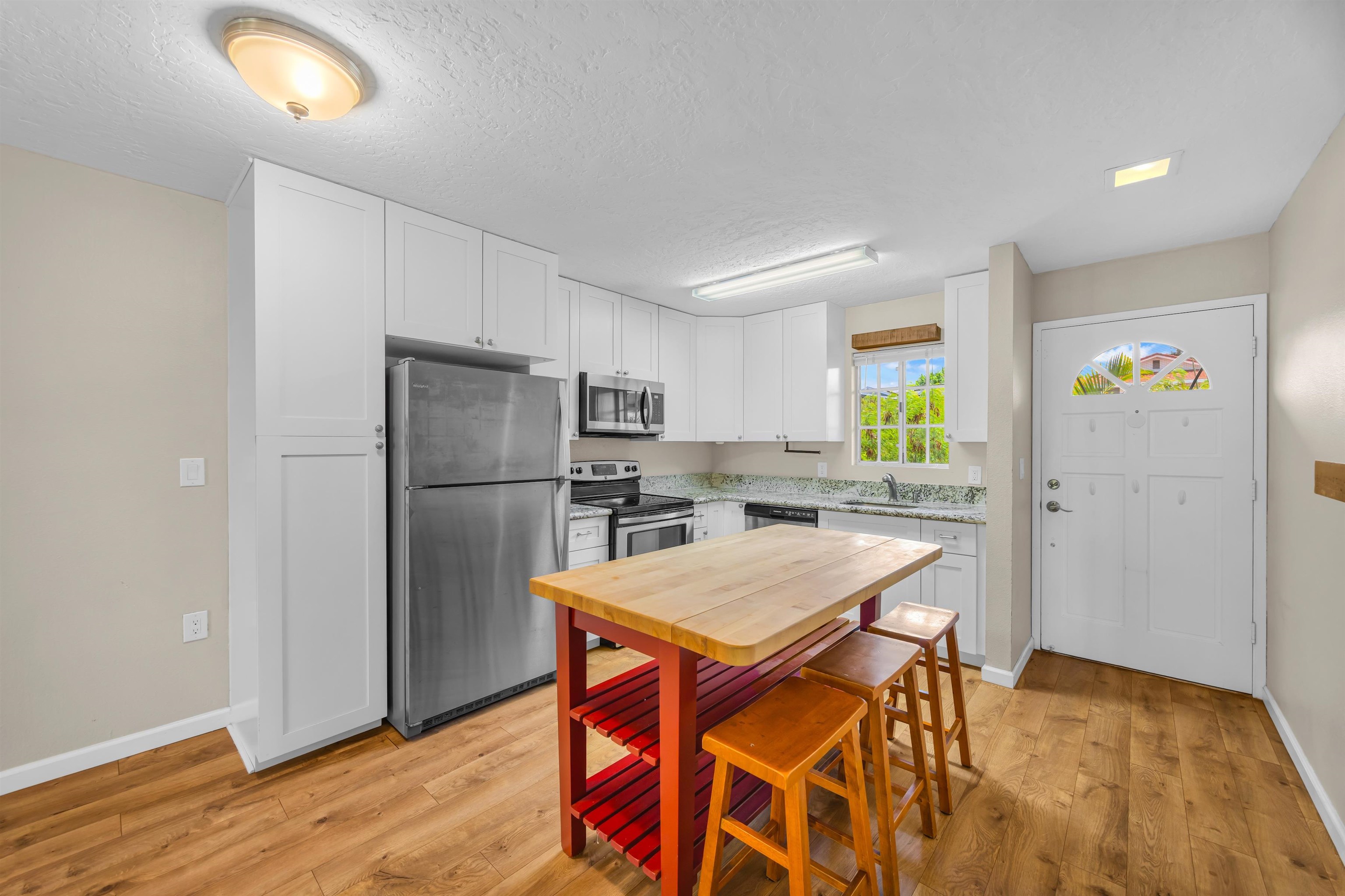 160 Keonekai Rd Property Photo 6