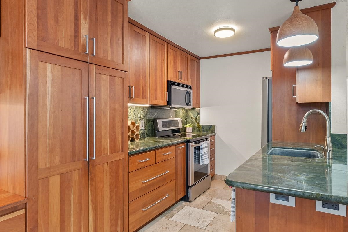 160 Keonekai Rd Property Photo 2