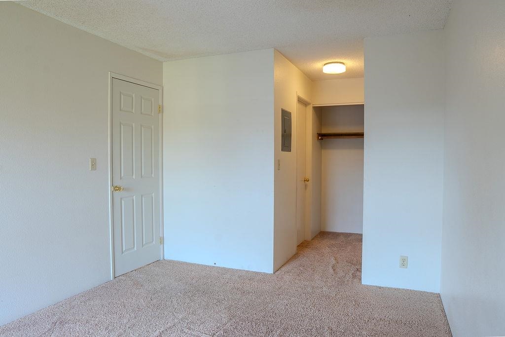 140 Uwapo Rd Property Photo 12