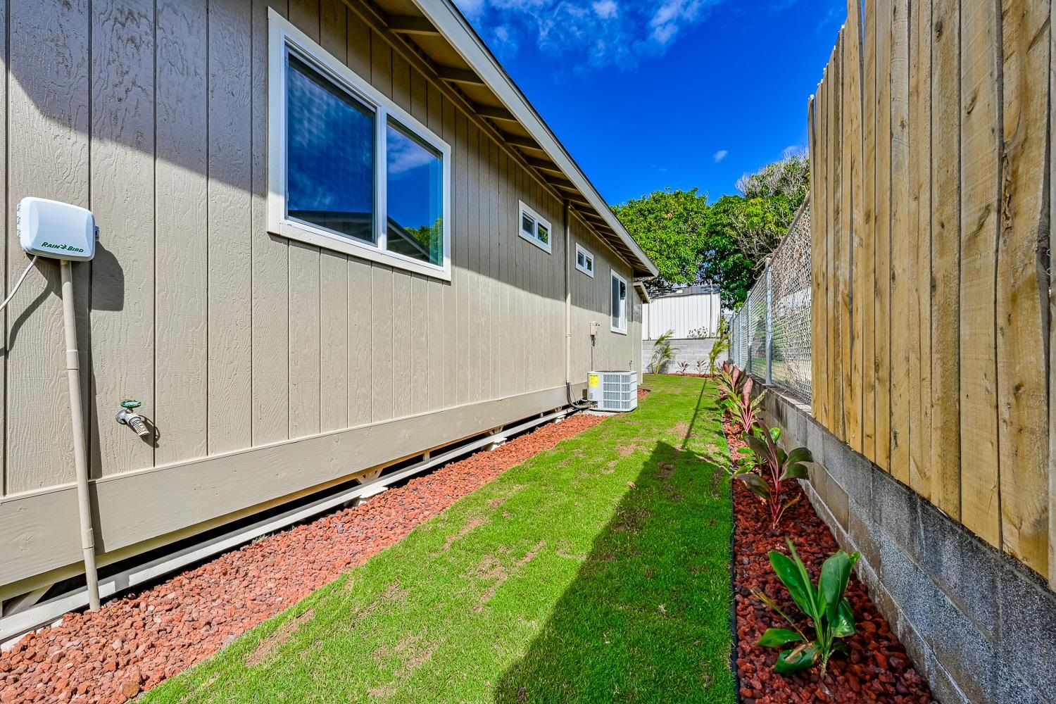 279 Ohaa St Property Photo 6