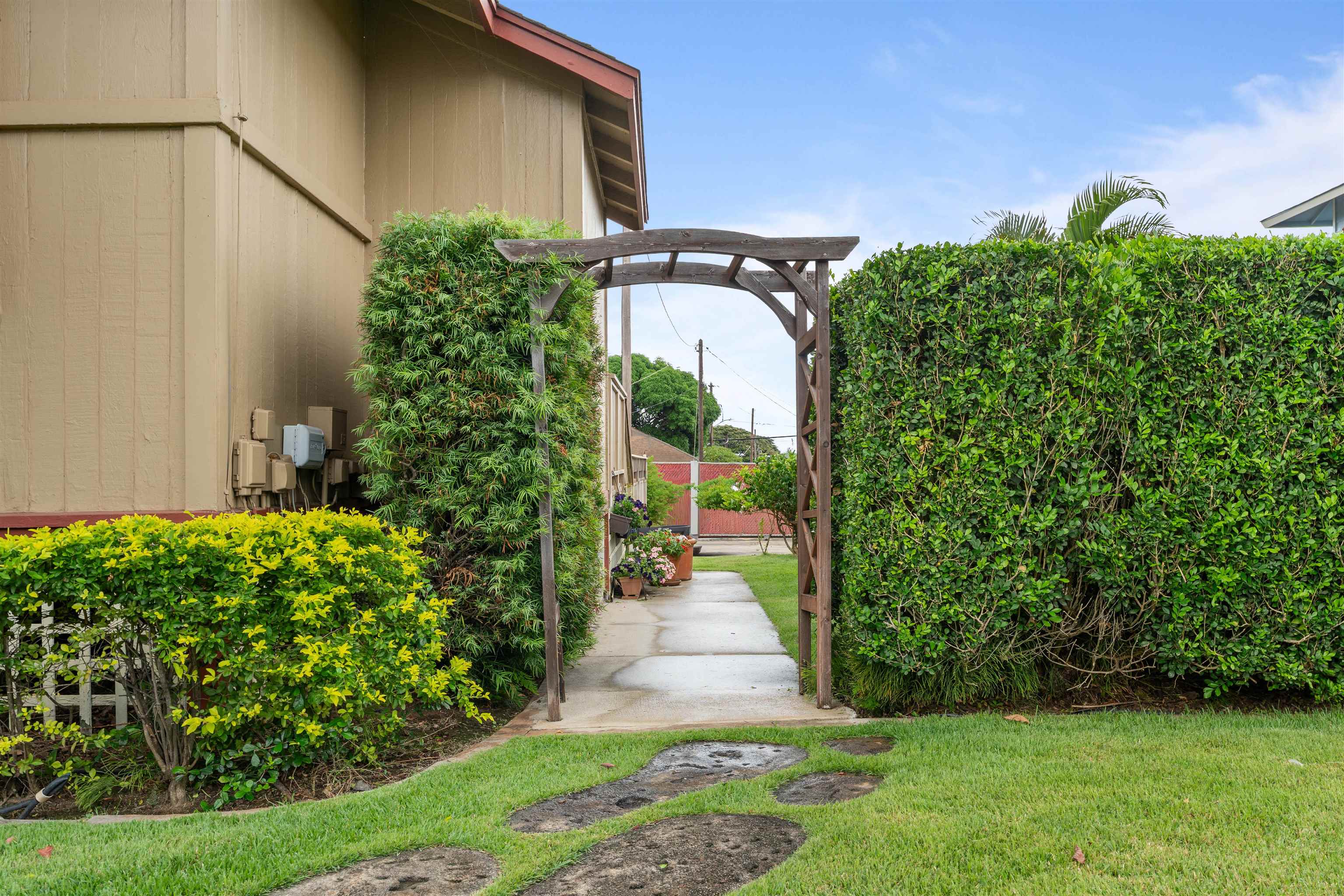 136 Kaniela St Property Photo 4