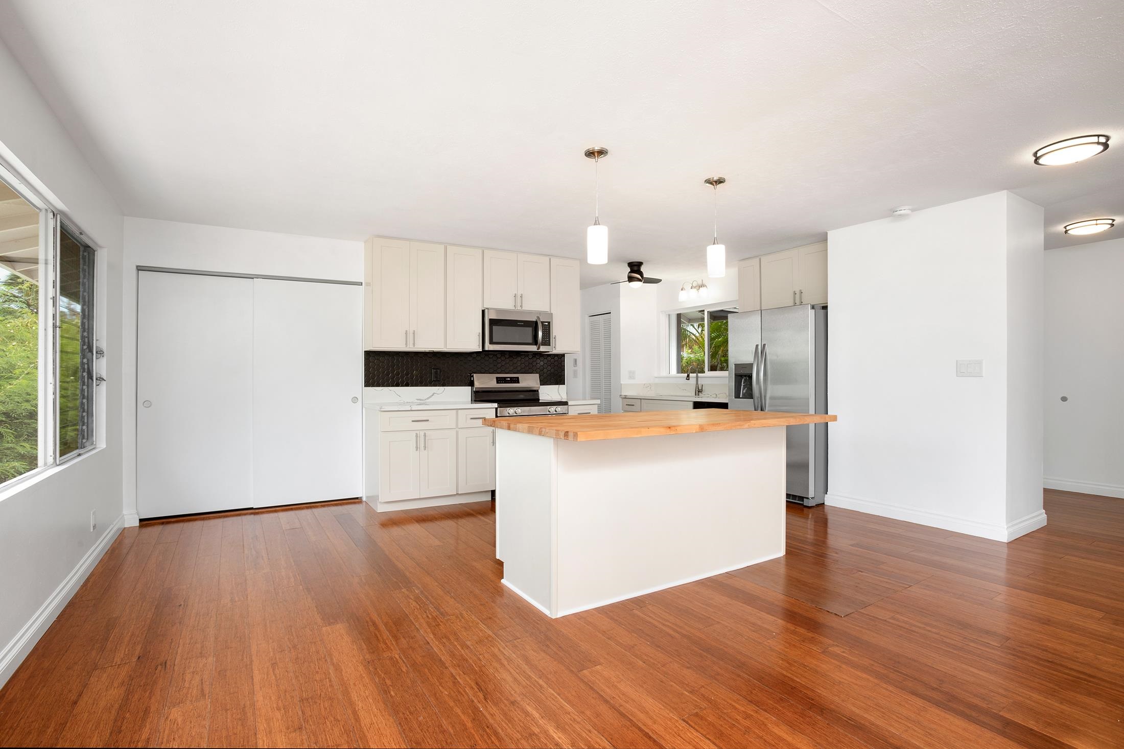 343 Noe St Property Photo 6