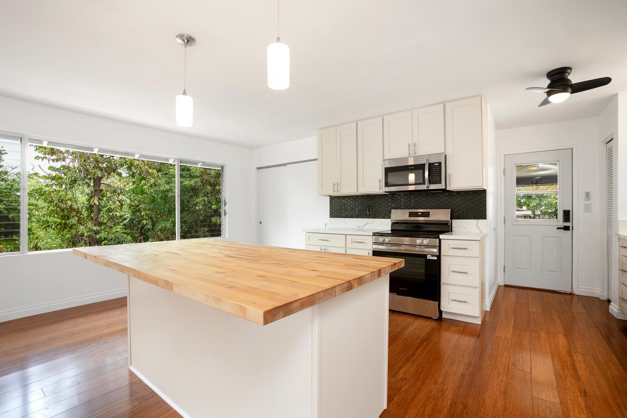 343 Noe St Property Photo 8