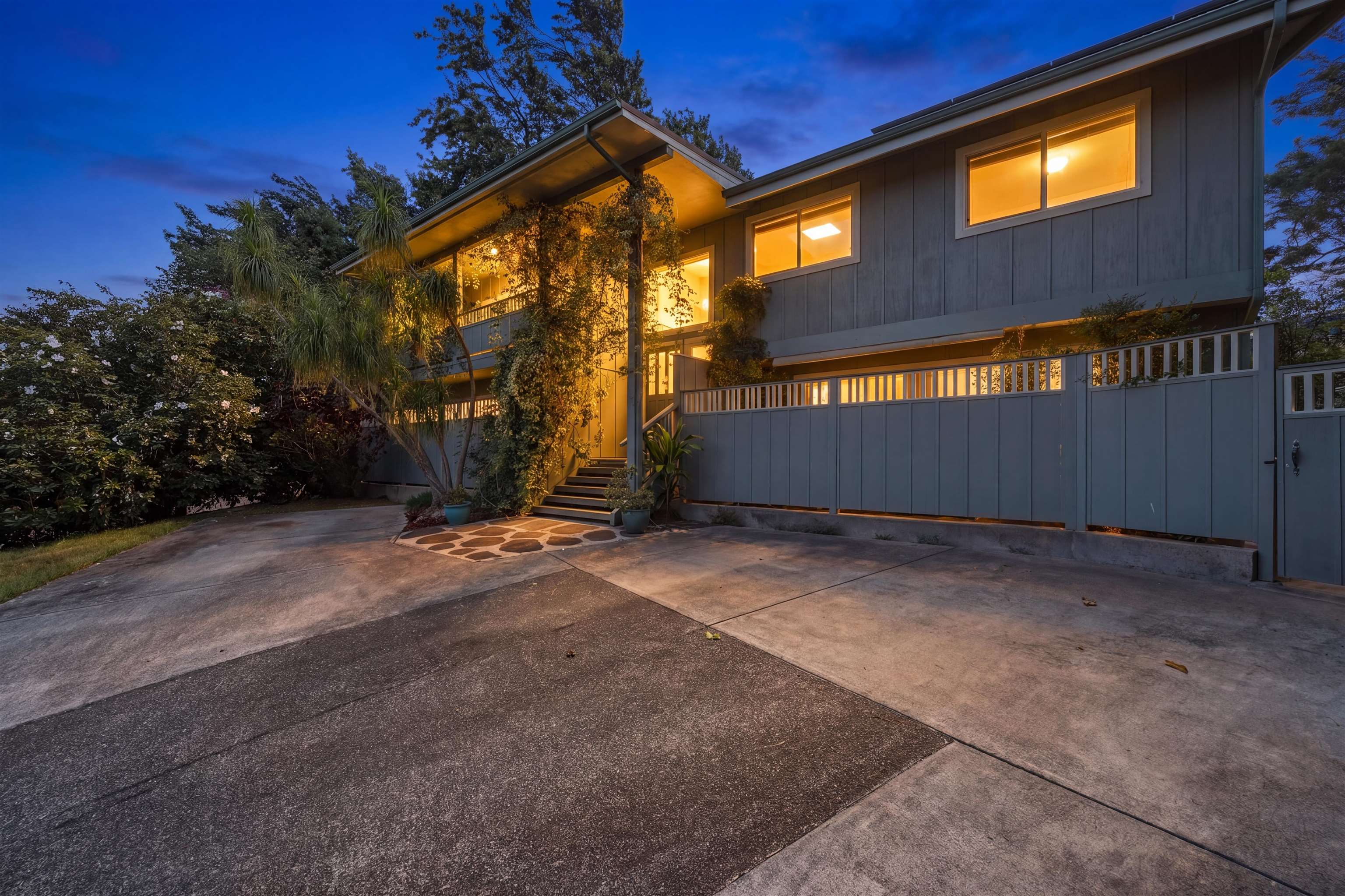 1102 Mailuna Pl Property Photo 1
