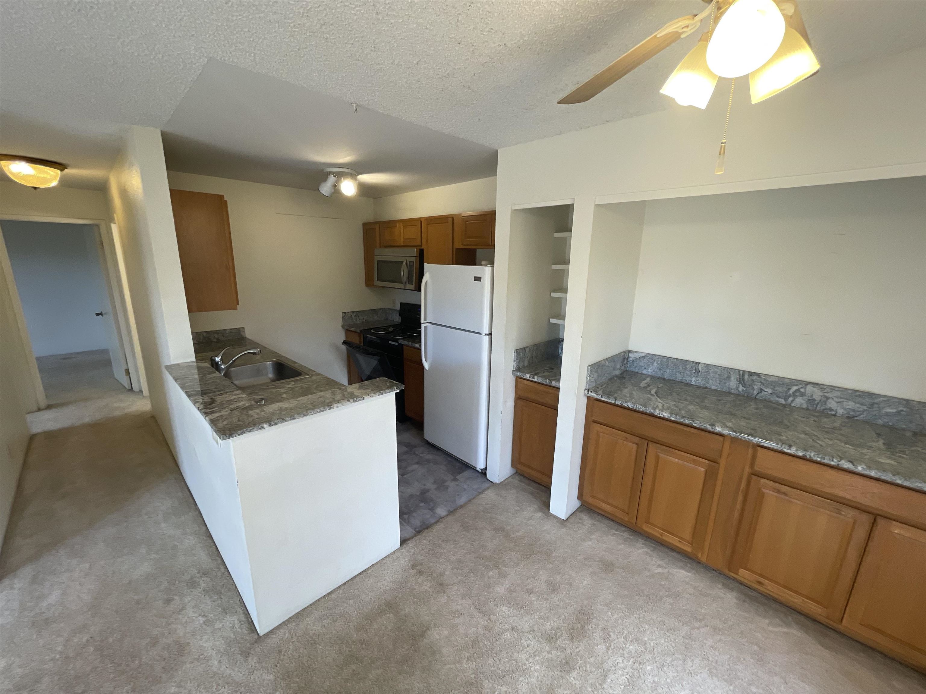 140 Uwapo Rd Property Photo 2