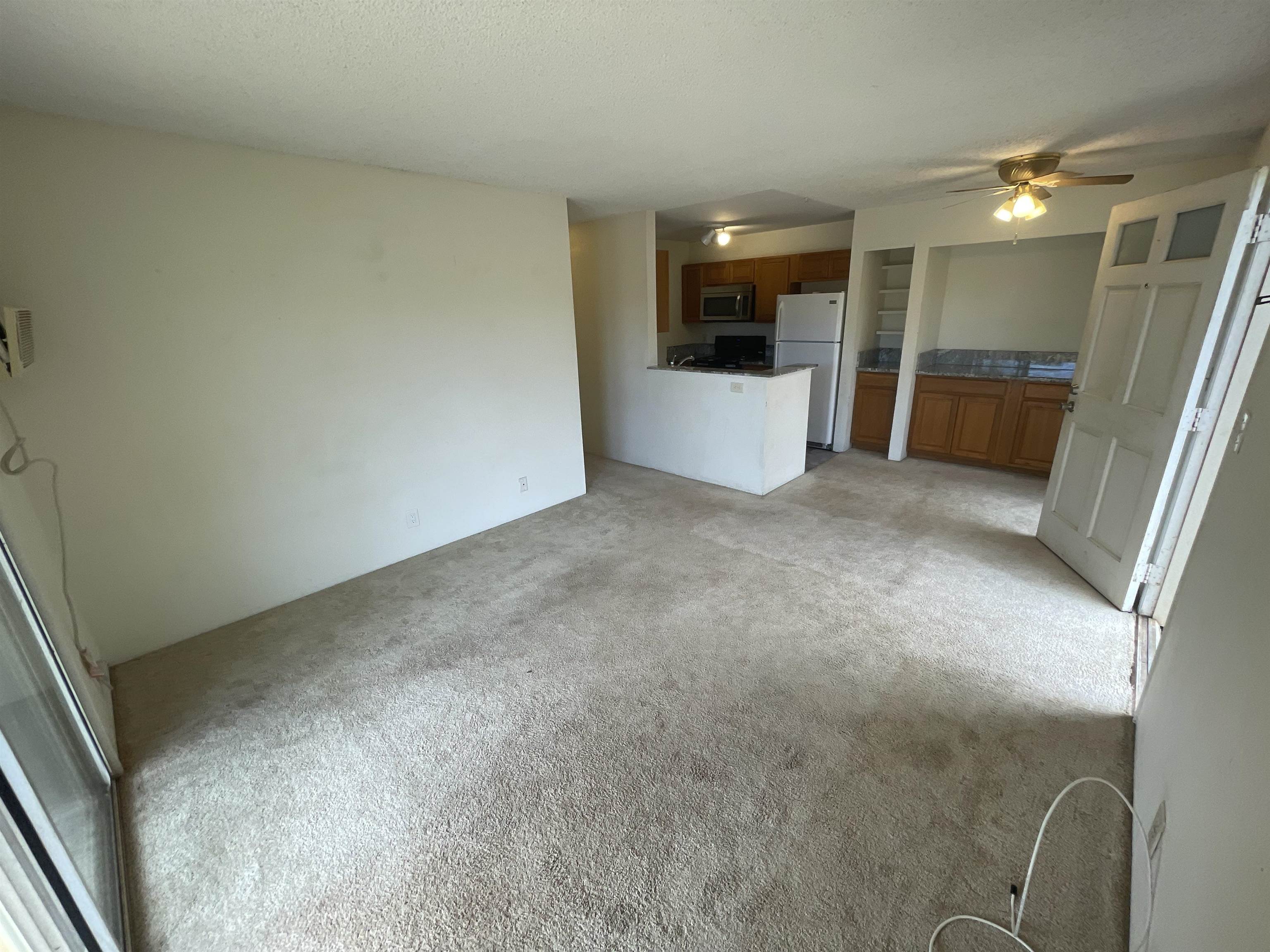 140 Uwapo Rd Property Photo 5
