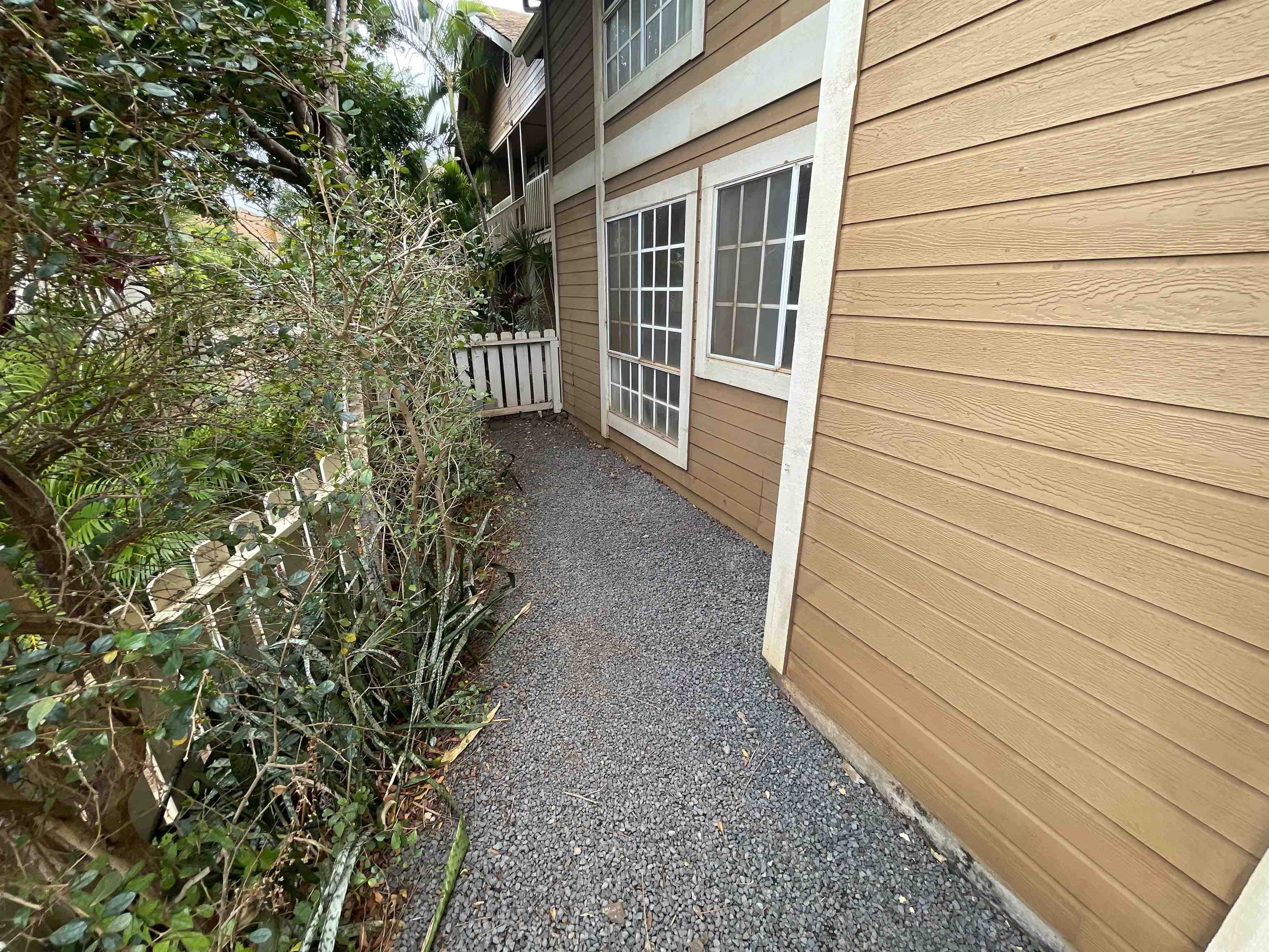 140 Uwapo Rd Property Photo 18