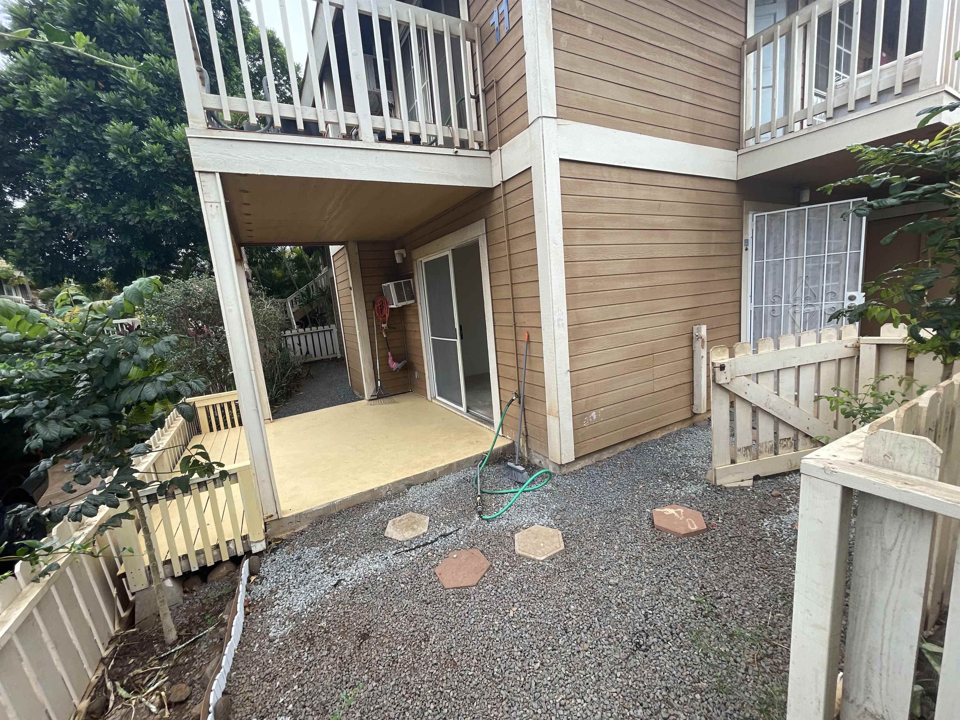 140 Uwapo Rd Property Photo 23