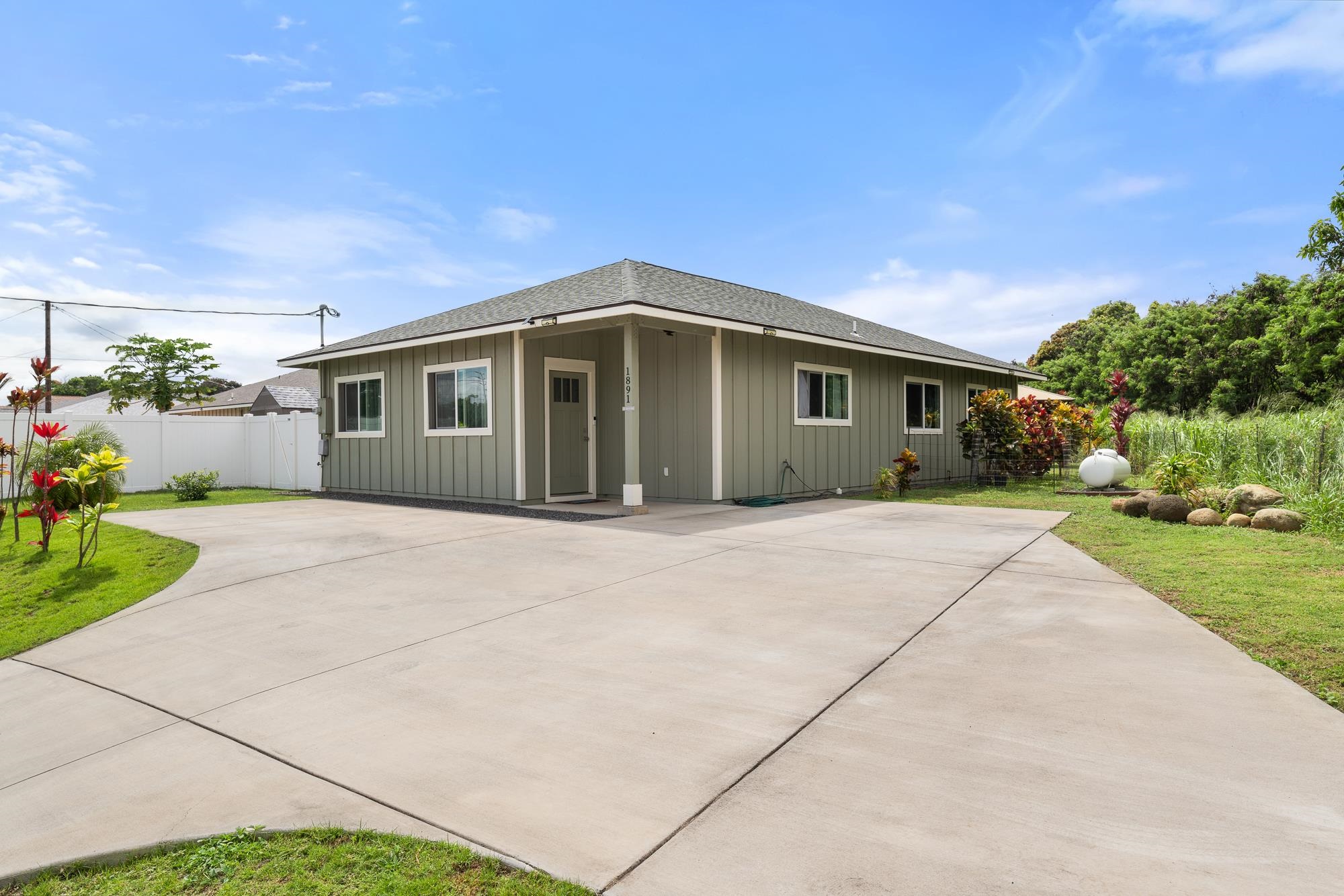 1891 Makahala Pl Property Photo 2