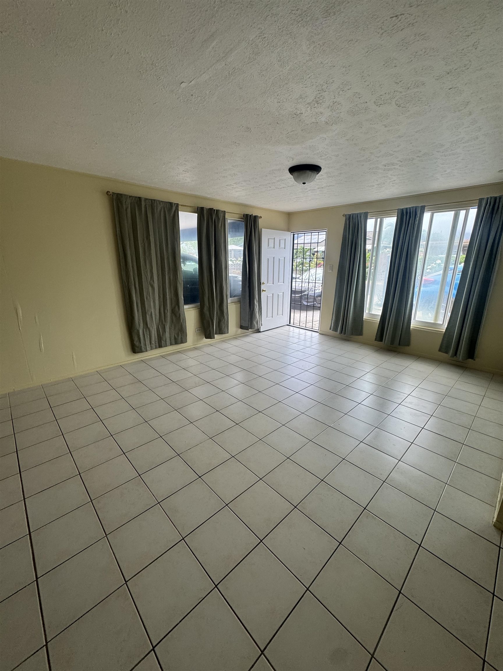 525 Kaulana St Property Photo 4