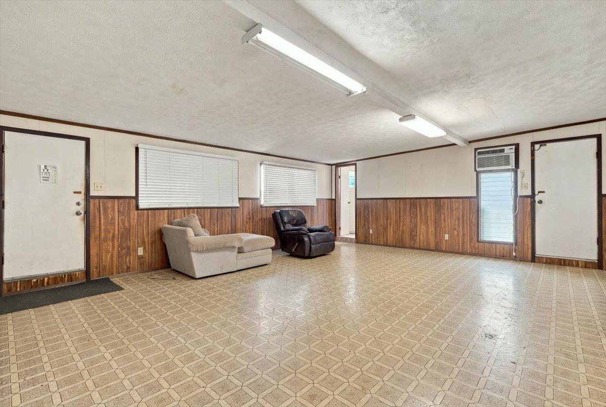 461 Lono Ave Property Photo 3