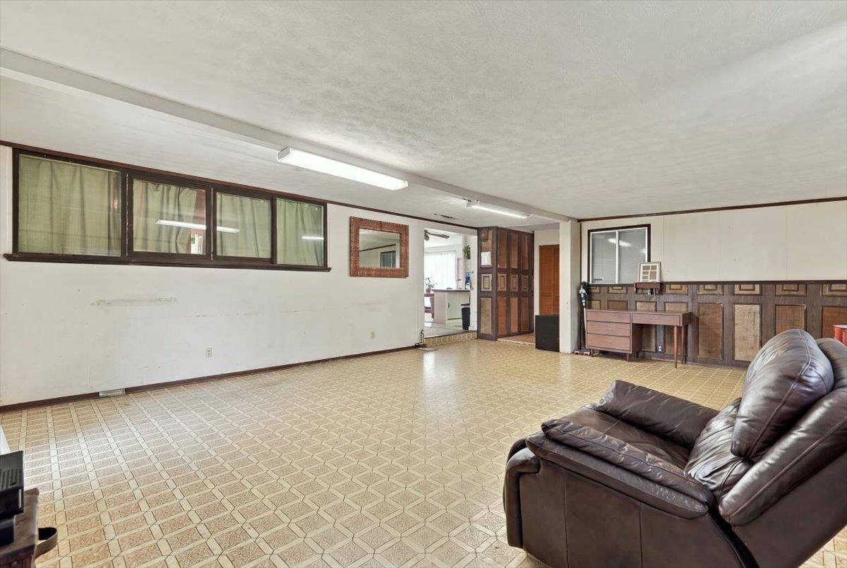 461 Lono Ave Property Photo 4