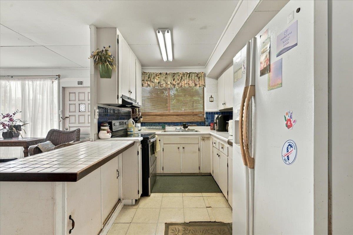 461 Lono Ave Property Photo 6