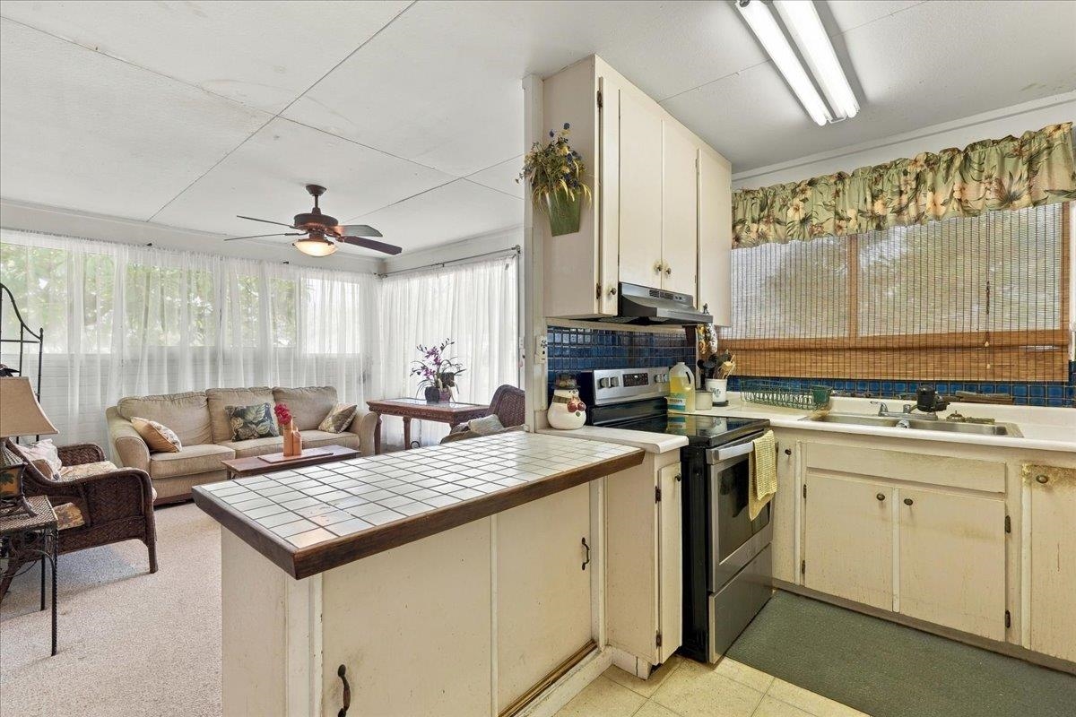 461 Lono Ave Property Photo 7