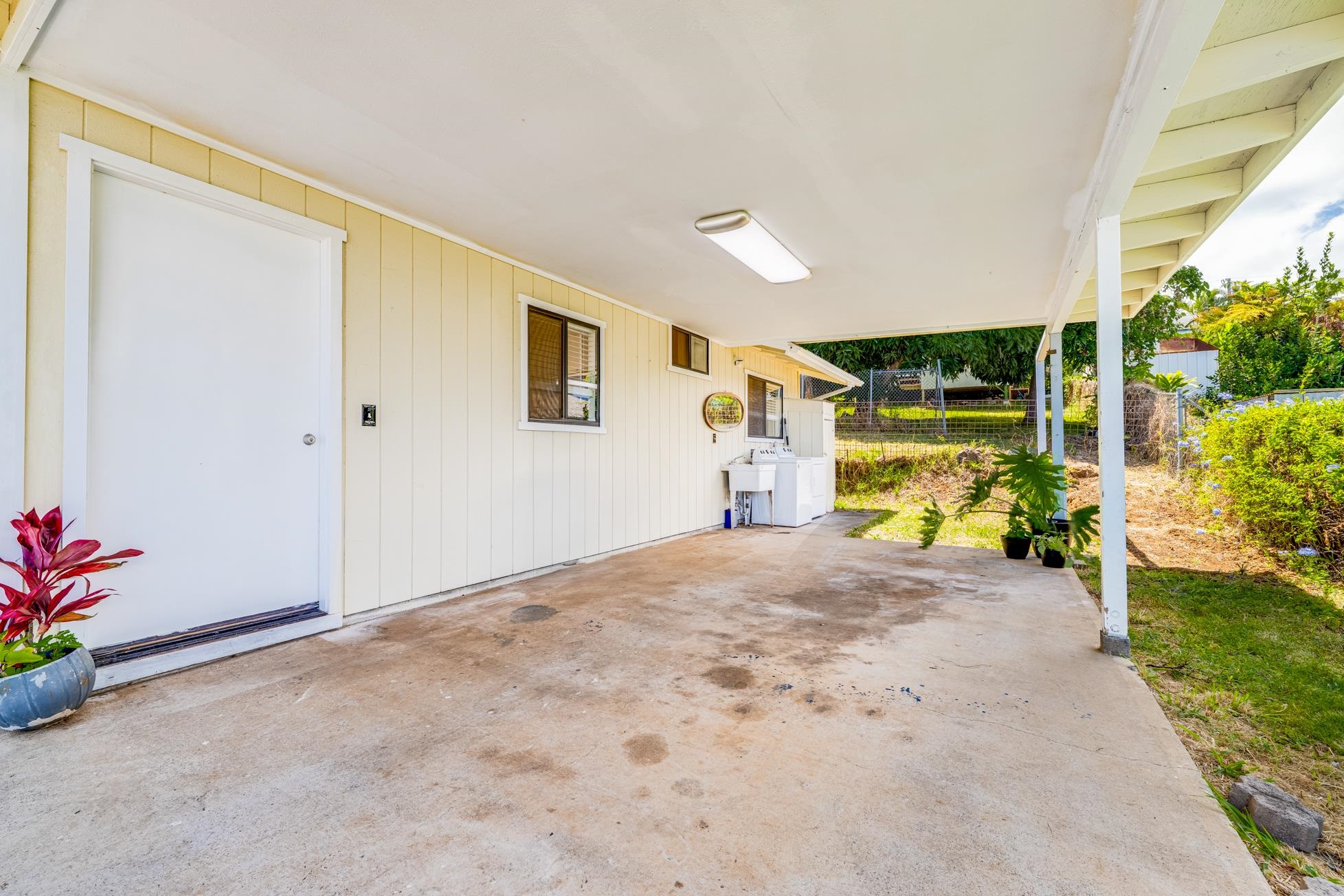 1018 Ulele St Property Photo 8