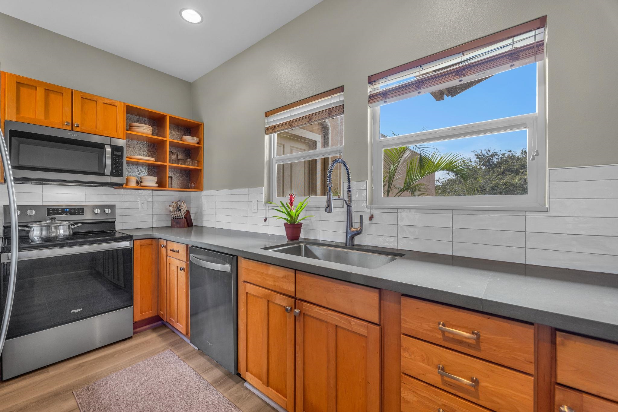 33 Hoku Pl Property Photo 5