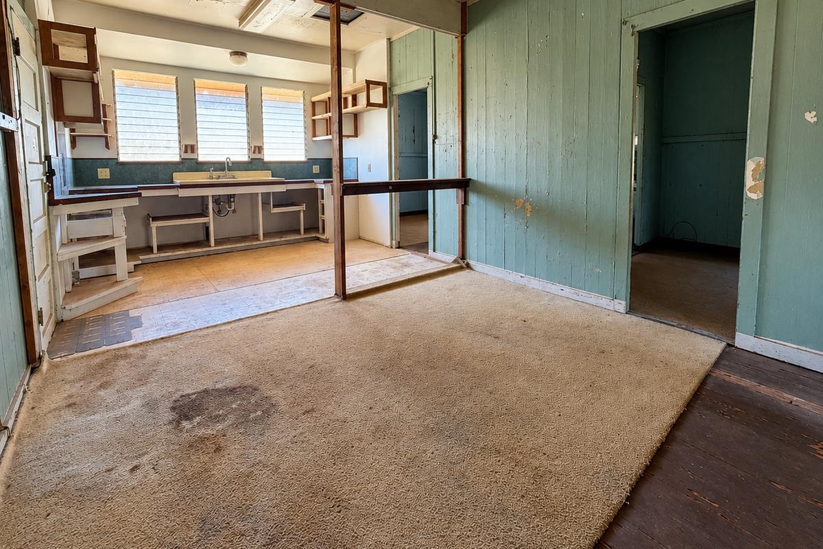 1717 Okana St Property Photo 3