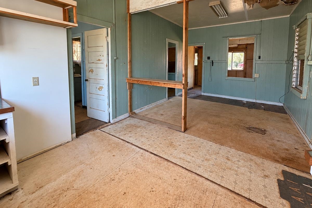 1717 Okana St Property Photo 4