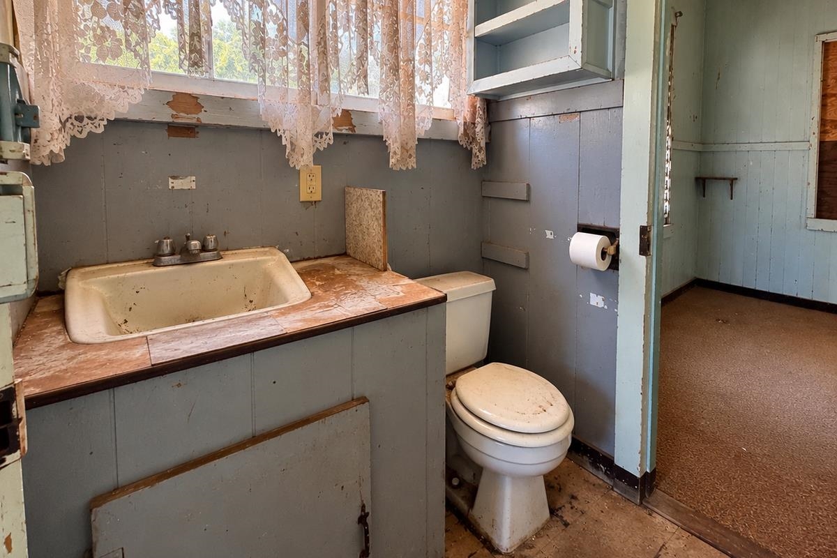 1717 Okana St Property Photo 10