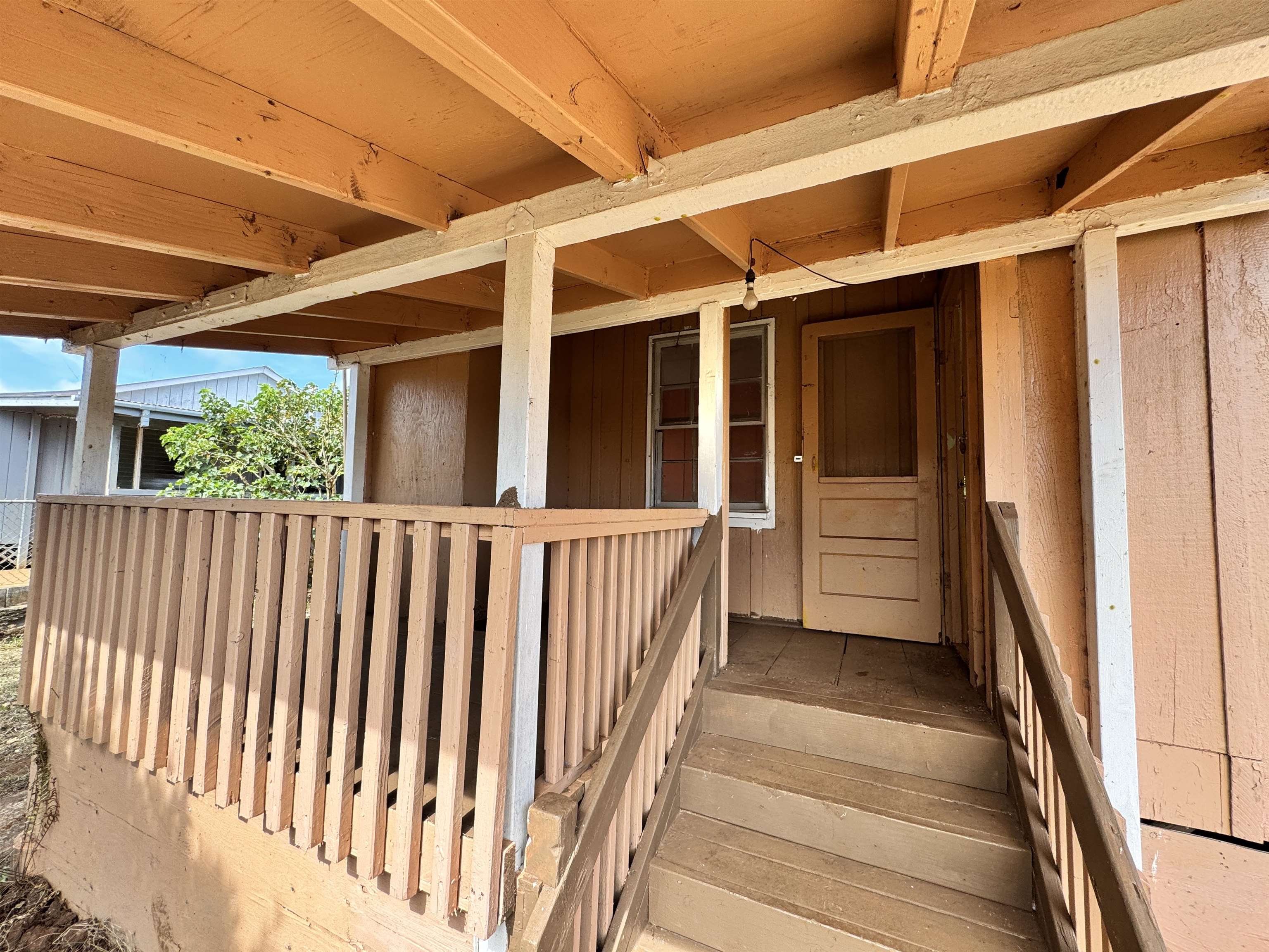 1810 Epane St Property Photo 4